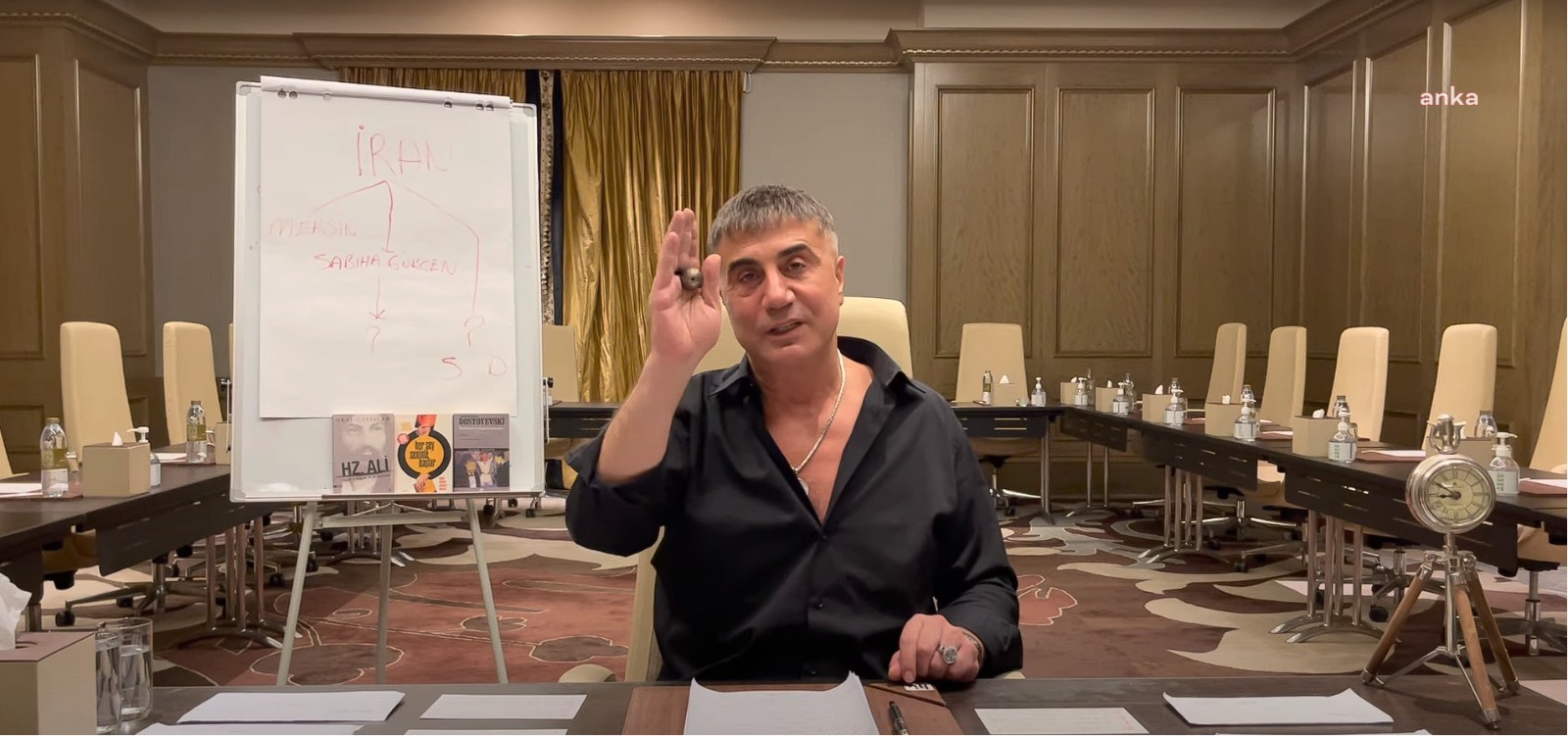 SEDAT PEKER’DEN UYUŞTURUCU TİCARETİ İDDİASI: "VENEZÜELLA’YA GİDEN KİM?"