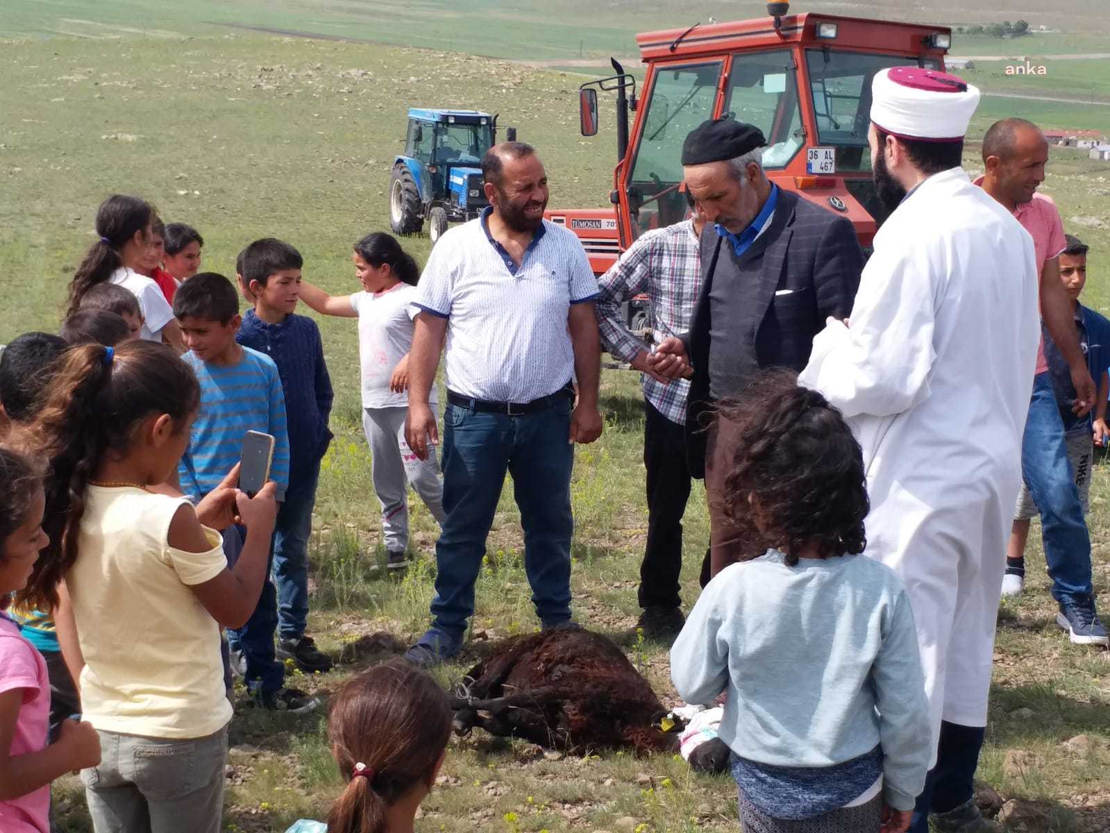 KARS KÖYLÜSÜ YAĞMUR DUASINA ÇIKTI