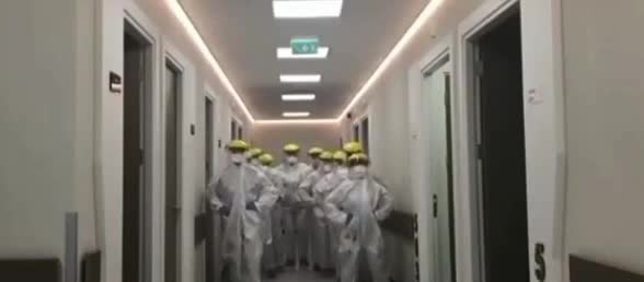 SAĞLIK ÇALIŞANLARI MORAL İÇİN PENGUEN DANSI YAPTI