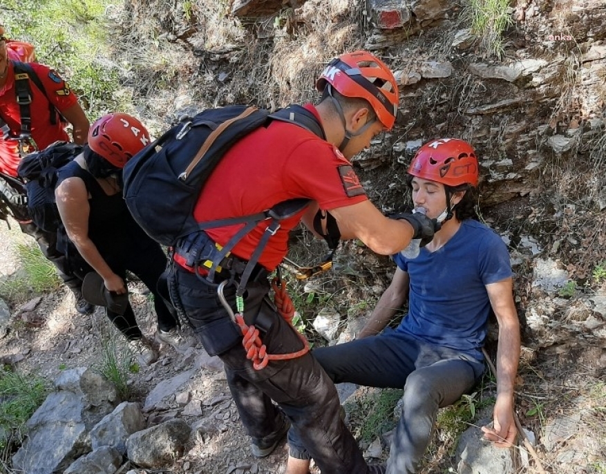 KELEBEKLER VADİSİ'NDE KAYBOLAN GENÇLERİ JANDARMA KURTARDI