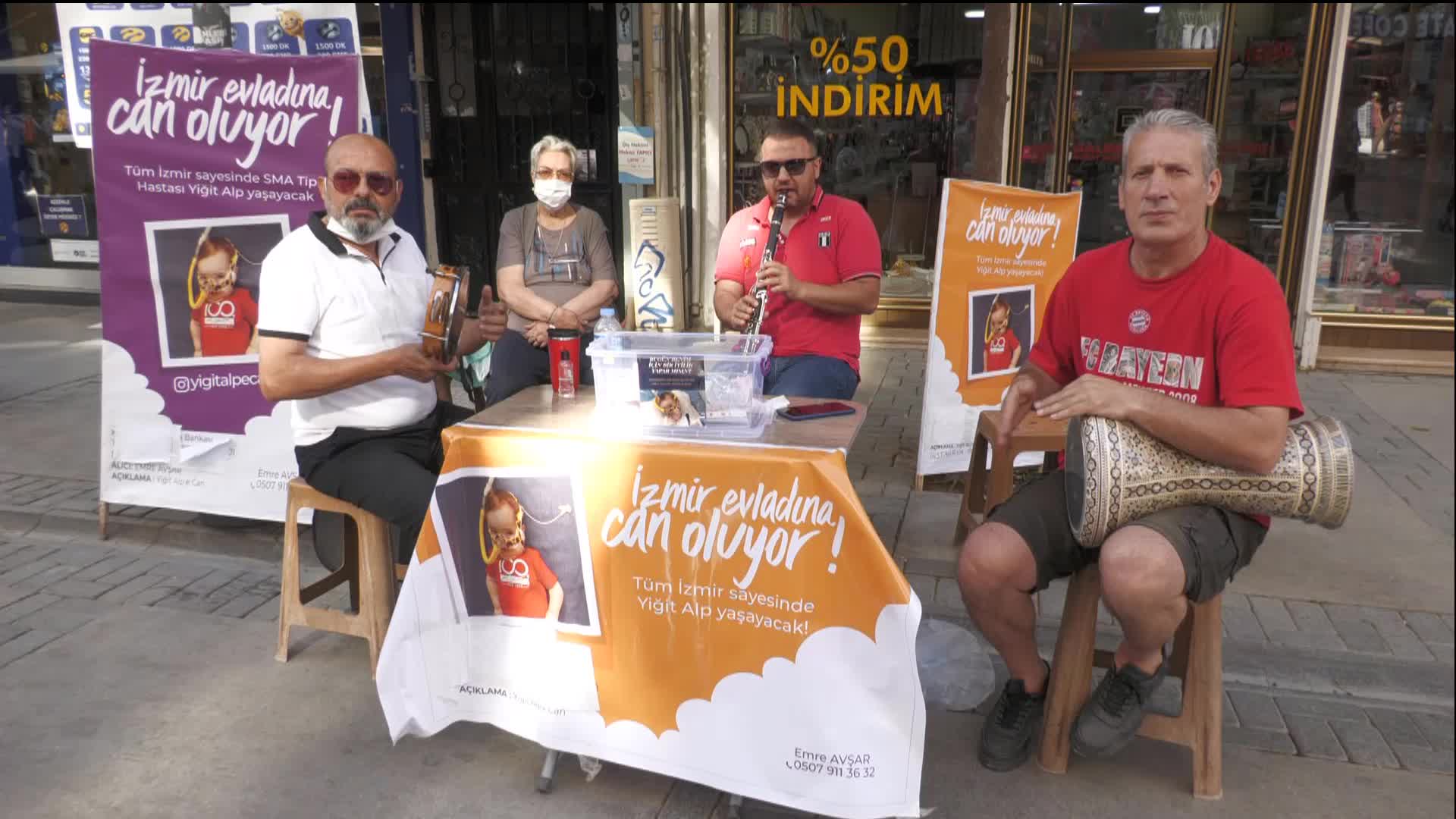 YİĞİT ALP'E CAN OLMAK İÇİN ŞARKI SÖYLÜYORLAR