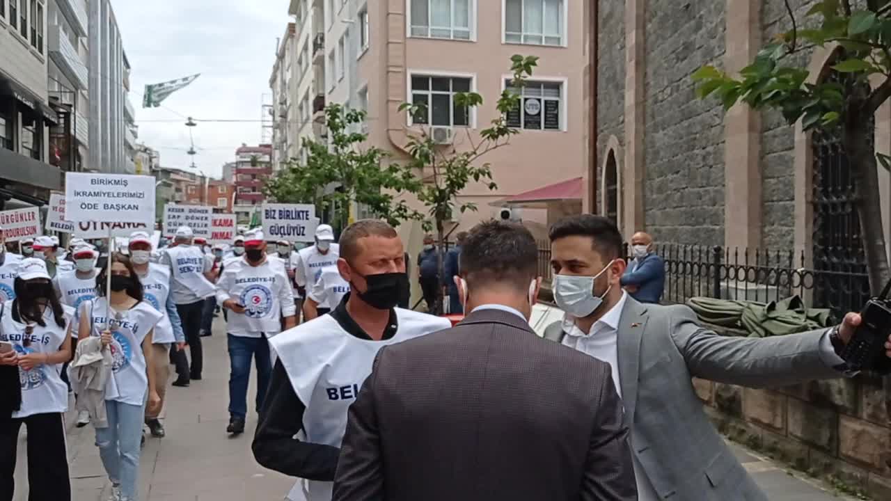 İŞÇİLER AKP’Lİ GİRESUN BELEDİYE BAŞKANI'NI PROTESTO ETTİ