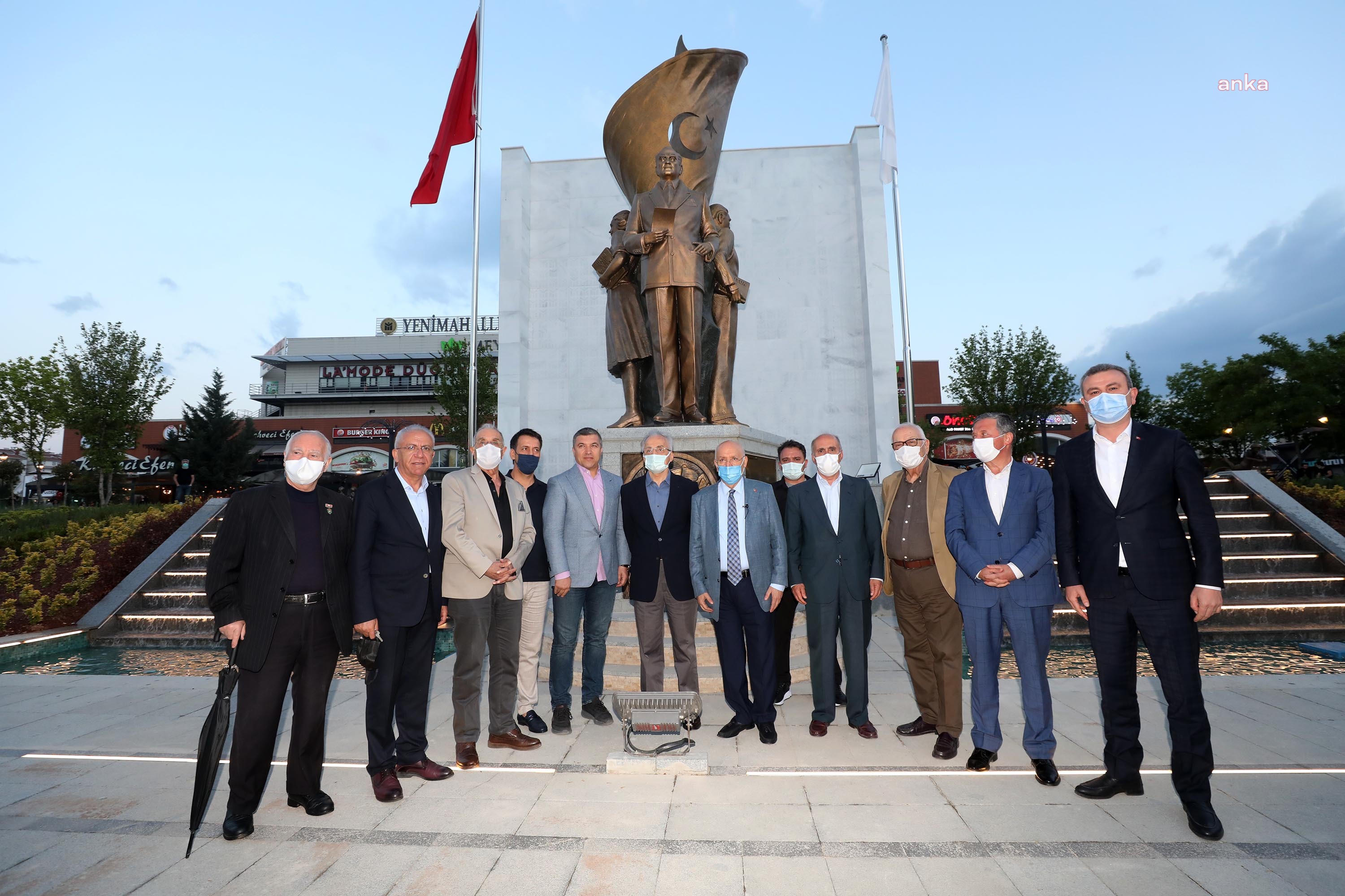 FETHİ YAŞAR VE MURAT KARAYALÇIN, YENİLENEN MEYDANI İNCELEDİ