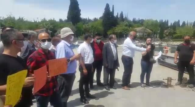 KOCAELİ’DE DENİZ SALYASI PROTESTOSU: "DENİZİMİZ KEFENLE KAPLANIP YOĞUN BAKIMDA ÖLMEYE YATIRILMIŞ"