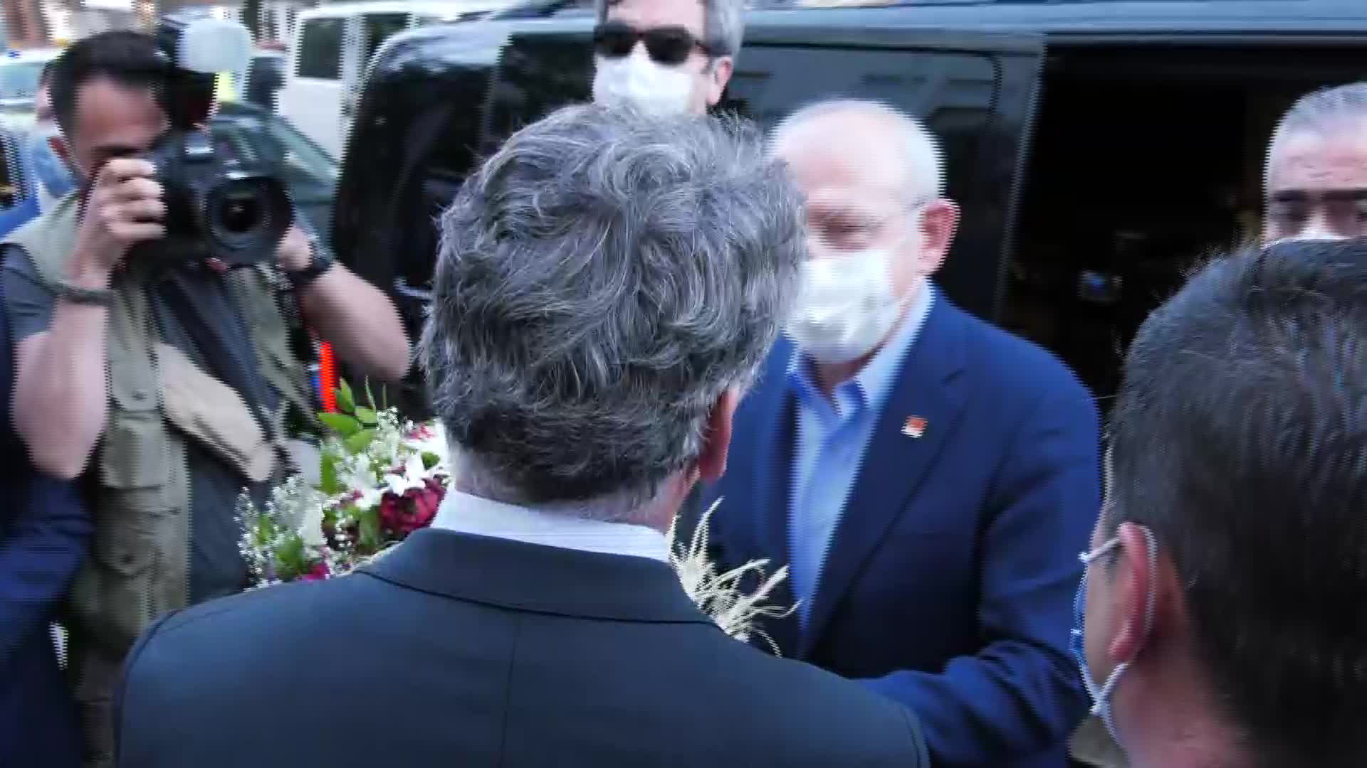 GÜL ÜRETİCİSİ DERDİNİ KILIÇDAROĞLU’NA ANLATTI: "DOLARIN NE YAPACAĞI BELLİ DEĞİL"