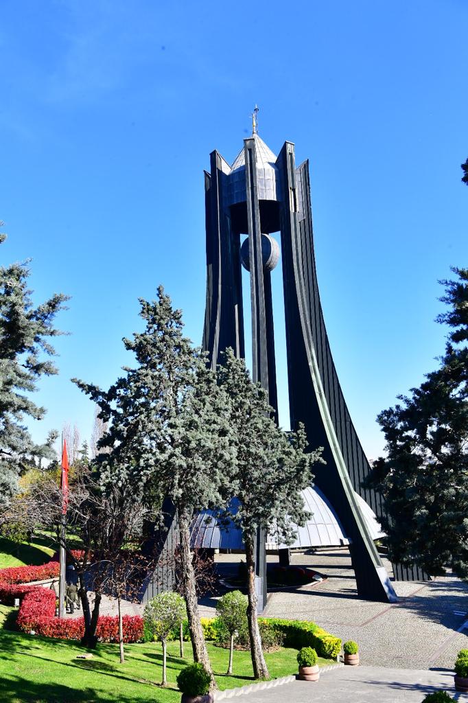 8. CUMHURBAŞKANI TURGUT ÖZAL MEZARI BAŞINDA ANILDI