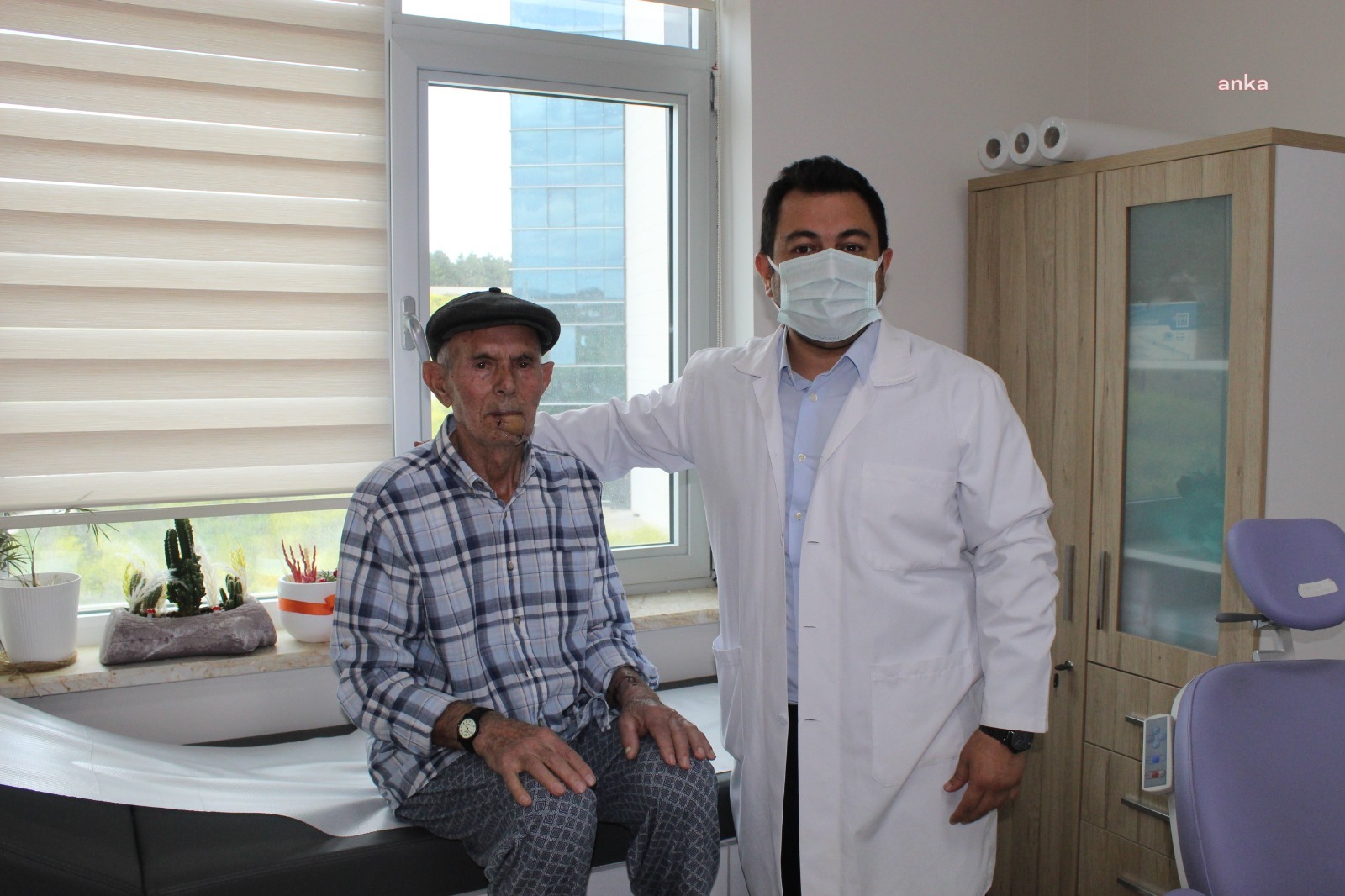 BİLECİK’TE KANSER NEDENİYLE DUDAĞINI KAYBEDEN HASTAYA DUDAK OLUŞTURULDU