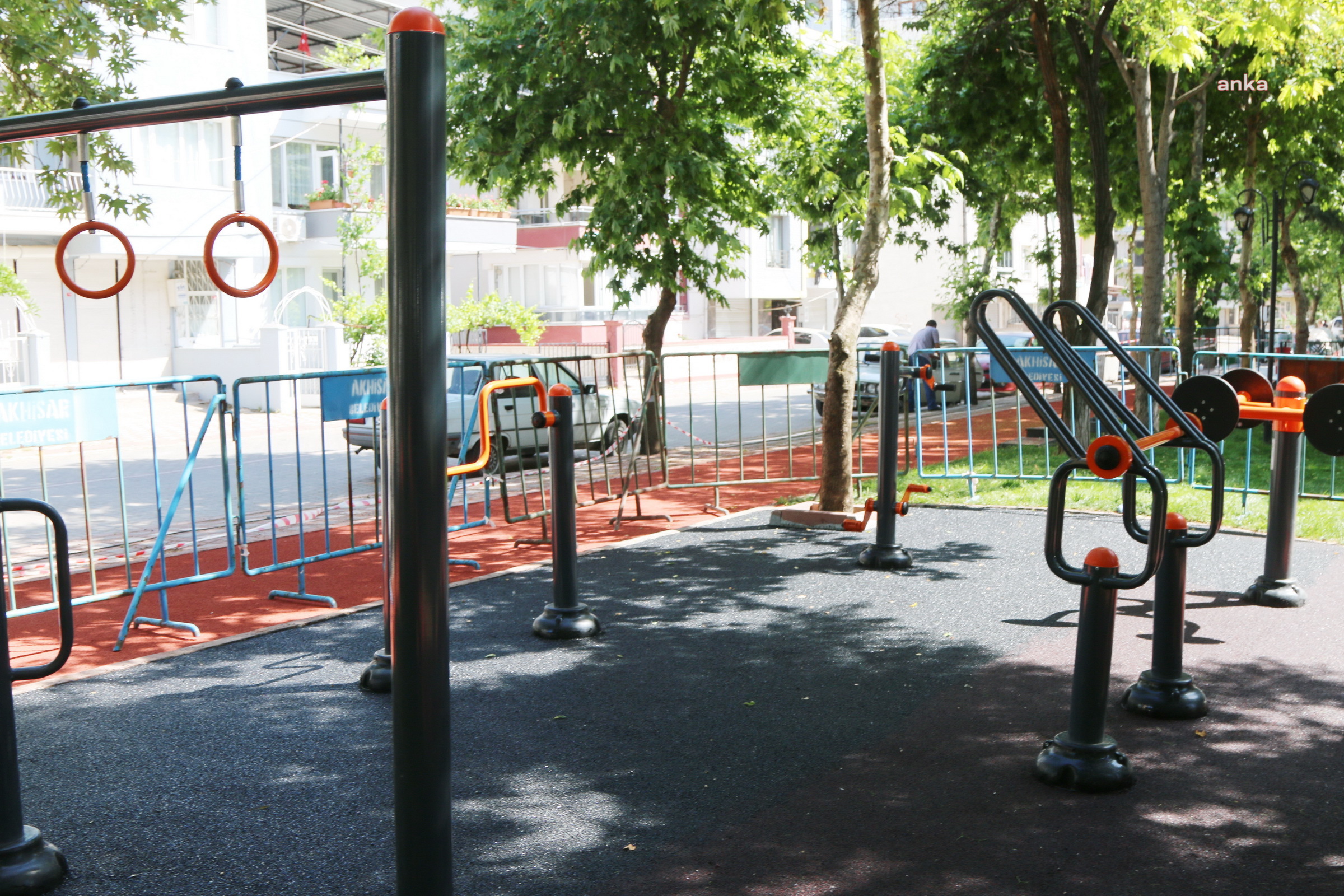 AKHİSAR’DA BİR PARK DAHA YÜRÜYÜŞ YOLUNA KAVUŞUYOR