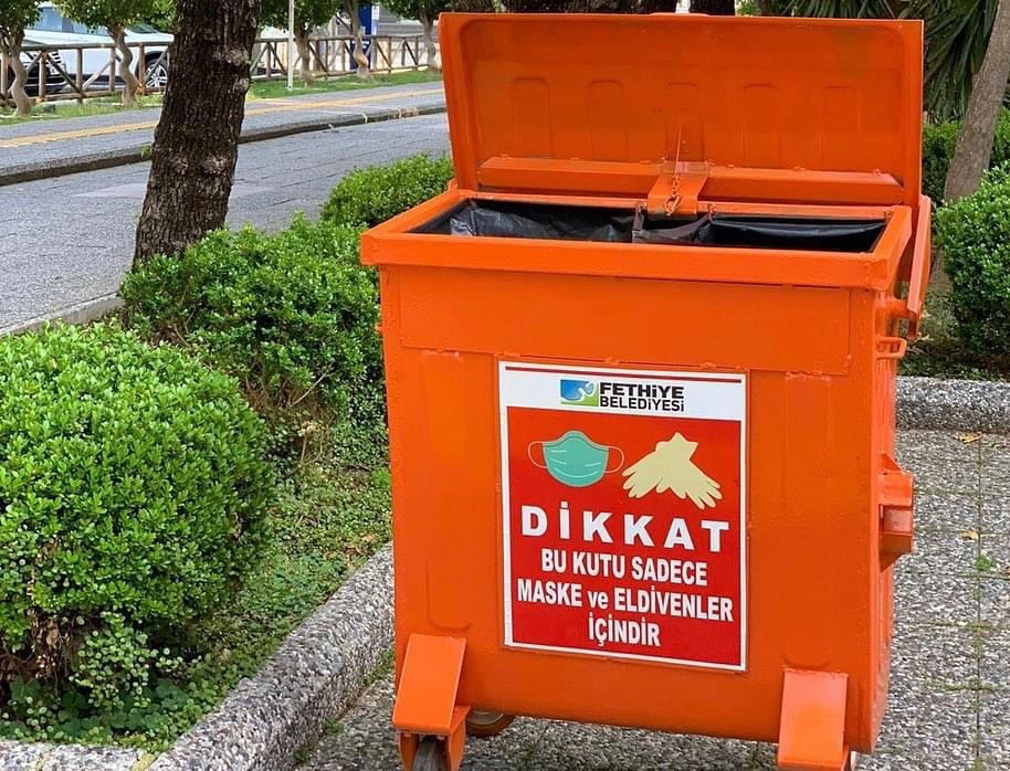 BELEDİYEDEN FETHİYELİLERE ÇAĞRI: "MASKE VE ELDİVEN ATIKLARINI SOKAĞA ATMAYIN"