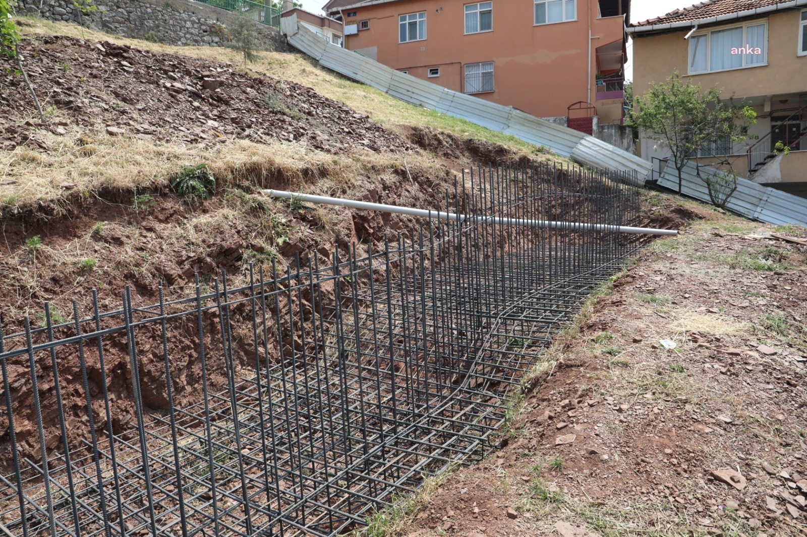 TURGUT’A YENİ PARK ÖNCESİ İSTİNAT DUVARI YAPIMI BAŞLADI