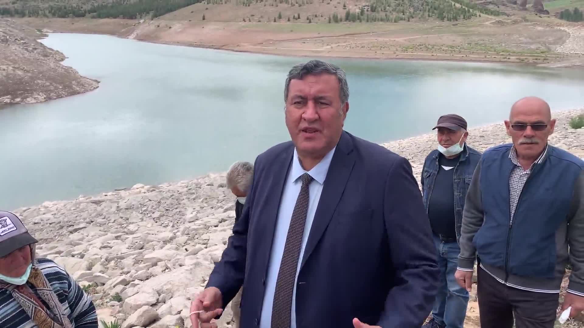 PORSUK GÖLETİ'NDEKİ SU SEVİYESİNİ İNCELEYEN CHP'Lİ GÜRER: "KURAKLIK BİZE 'SUYUNU DOĞRU DEĞERLENDİR' DİYOR"