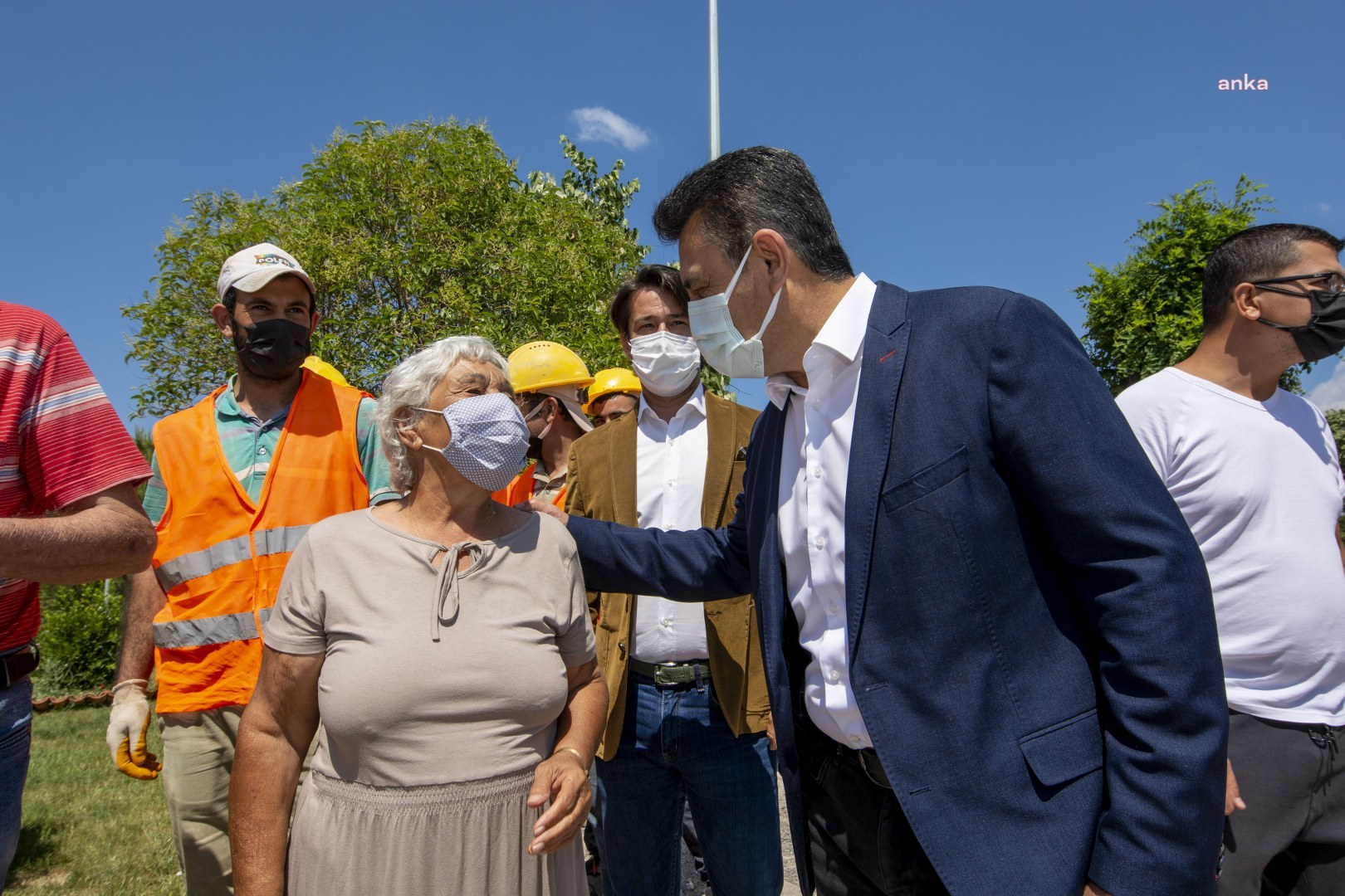 DİKİLİ’DE DOĞALGAZ İÇİN İLK KAZMA VURULDU