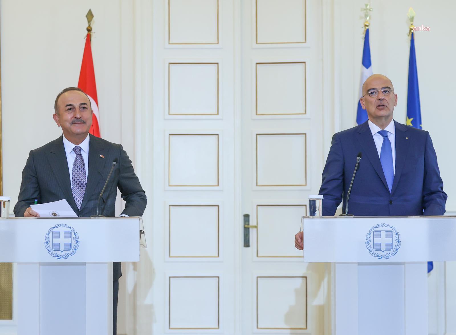 DIŞİŞLERİ BAKANI ÇAVUŞOĞLU, YUNAN MEVKİDAŞI DENDIAS İLE GÖRÜŞTÜ: "AŞI SERTİFİKASINDA ANLAŞILDI"