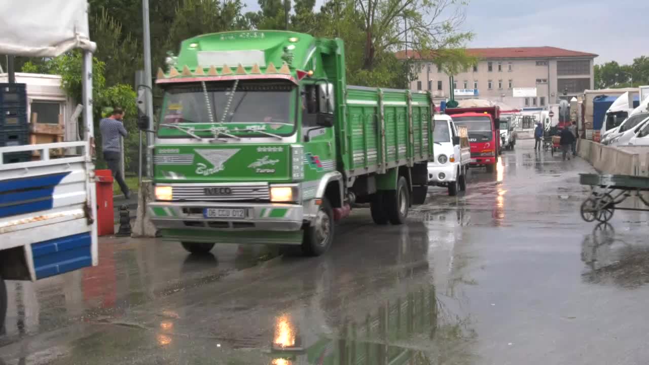 BU SABAH 06.30'DA TOPTANCI HALİNDE "NORMALLEŞME" YORUMU: "HÜKÜMETE BAKTIĞIN ZAMANDA NEREDEYSE UÇUYORUZ, YANİ UZAYA ÇIKIYORUZ”