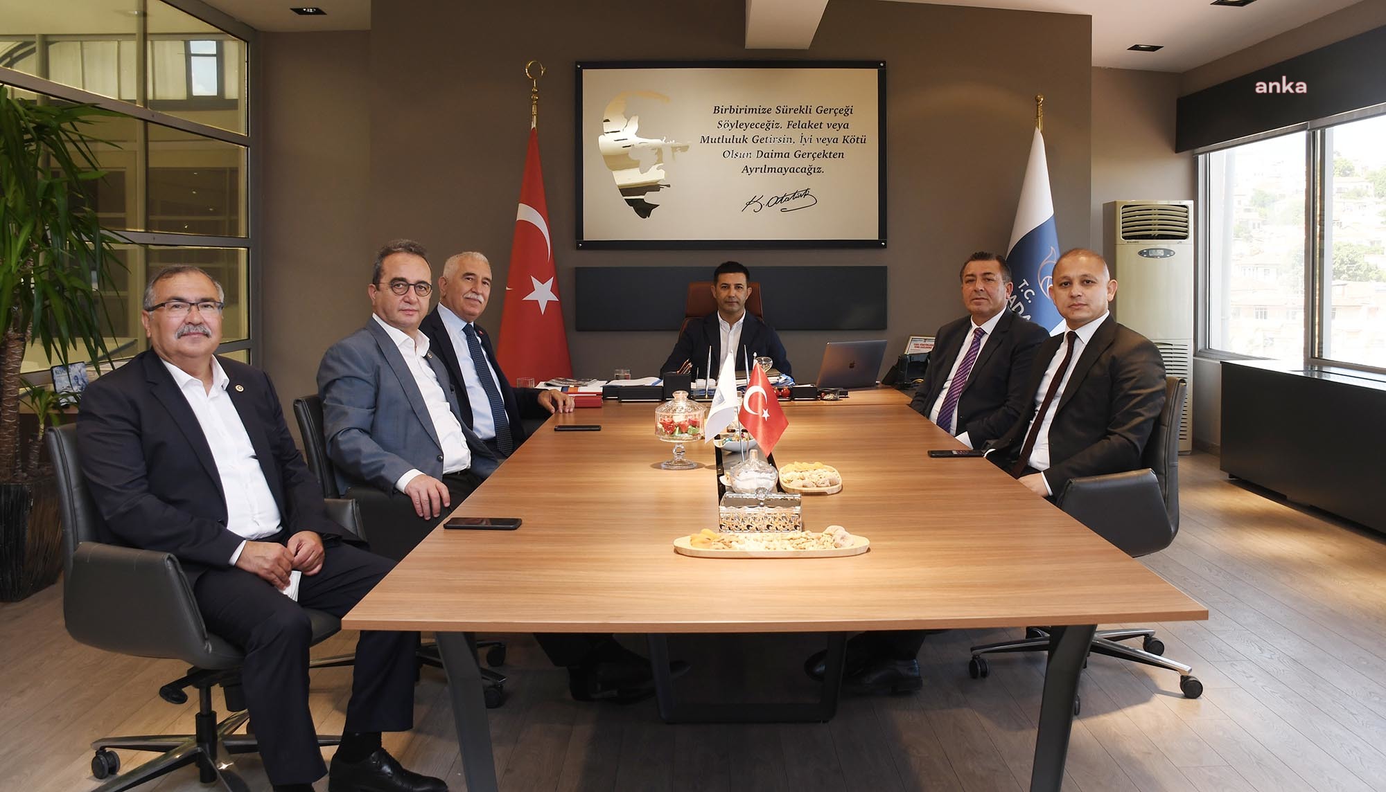 CHP MİLLETVEKİLİNDEN KUŞADASI'NA ZİYARET