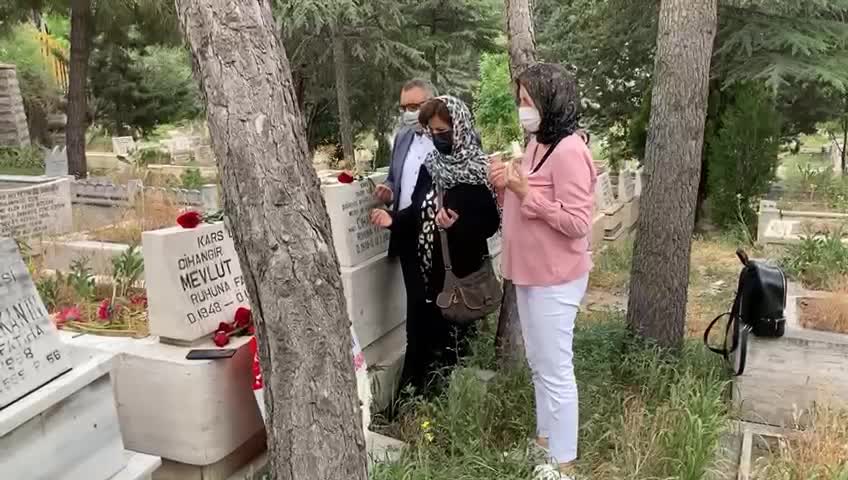 GAZETECİ MEVLÜT IŞIK, ÖLÜMÜNÜN 33’ÜNCÜ YIL DÖNÜMÜDE MEZARI BAŞINDA ANILDI