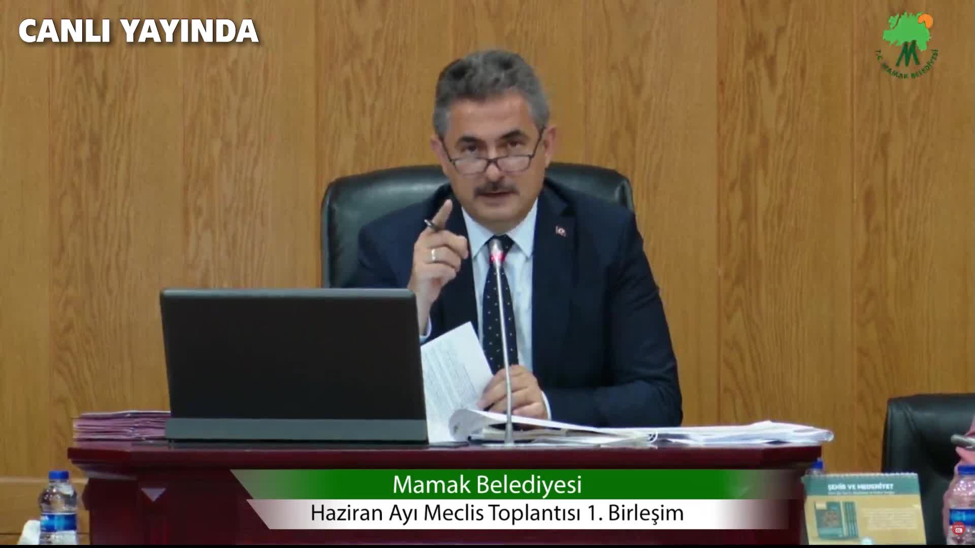 AKP’Lİ MAMAK BELEDİYE BAŞKANI KÖSE İLE AKP’Lİ MECLİS ÜYESİ ARASINDA “SÖZ VERMEME” TARTIŞMASI ÇIKTI