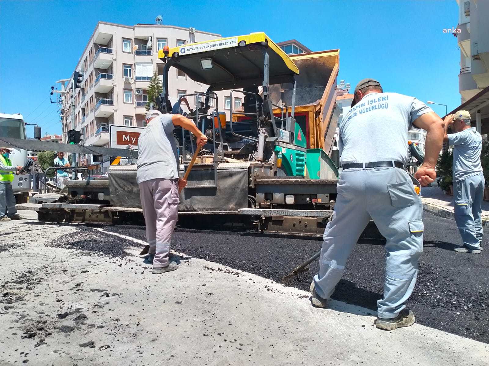 ANTALYA BÜYÜKŞEHİR BELEDİYESİ DEMRE KENTİNİN ASFALTLARINI YENİLİYOR