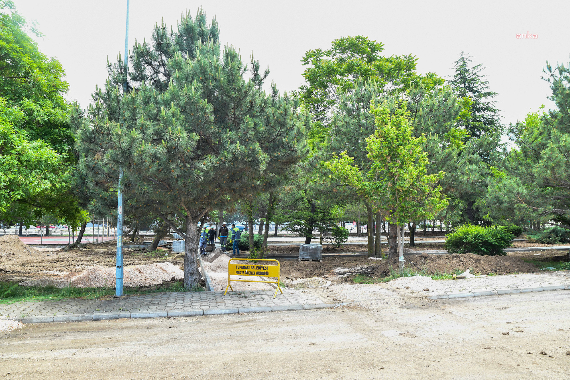 ESKİŞEHİR TEPEBAŞI’NDA PARKLAR YENİLENİYOR
