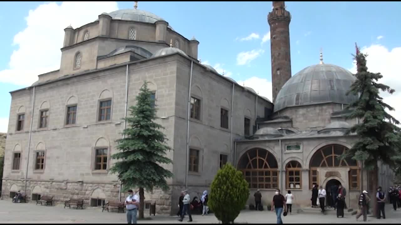 KARS’TA 517 CAMİDE YAĞMUR DUASI YAPILDI