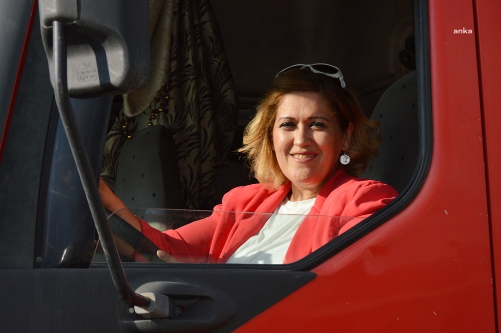 MANİSALI 4 ÇOCUK ANNESİ AYLA, TIR DİREKSİYONUNDA EKMEK MÜCADELESİ VERİYOR
