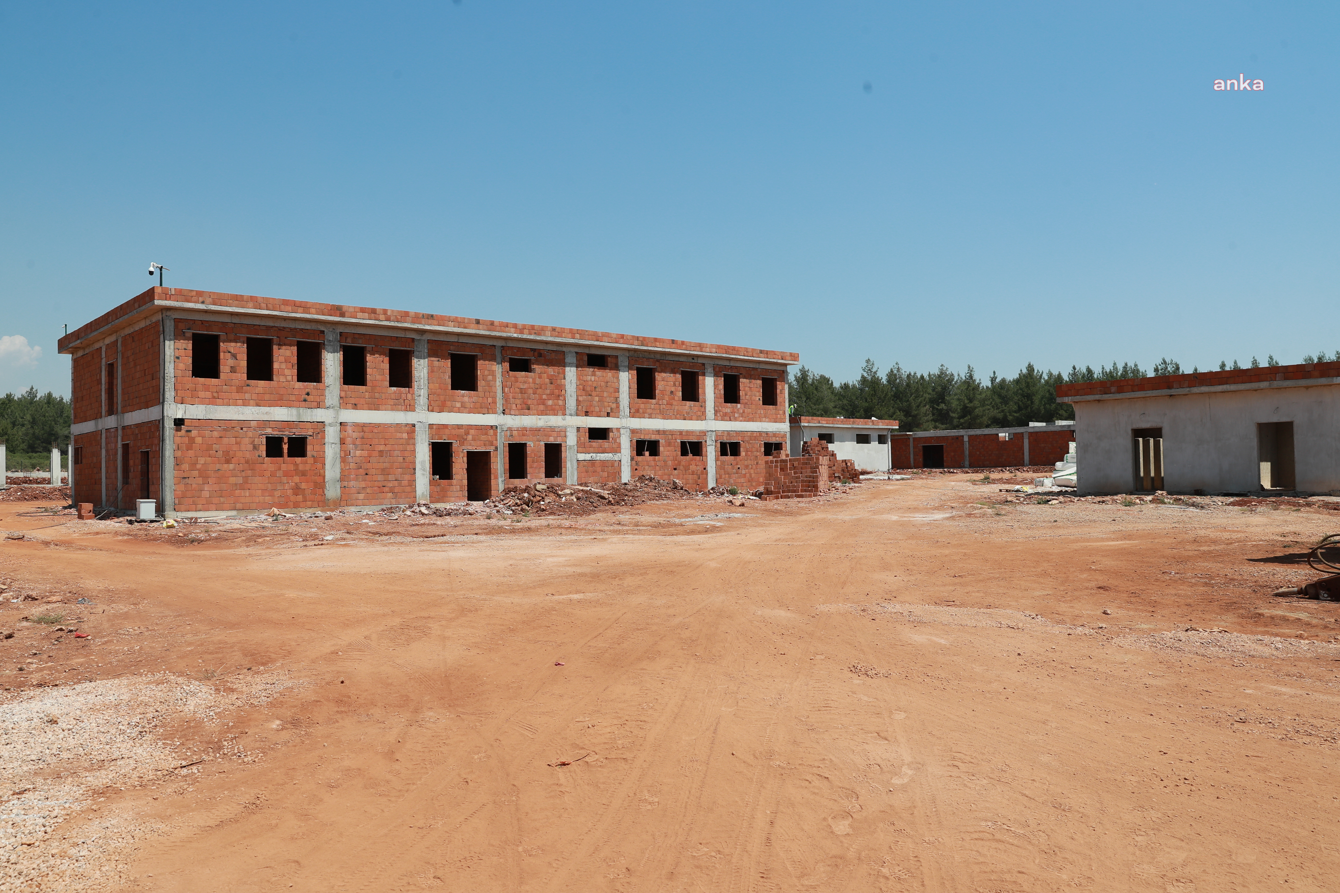 ANTALYA BÜYÜKŞEHİR'İN SOKAK HAYVANLARI BAKIM EVİ PROJESİ ÇALIŞMALARI SÜRÜYOR