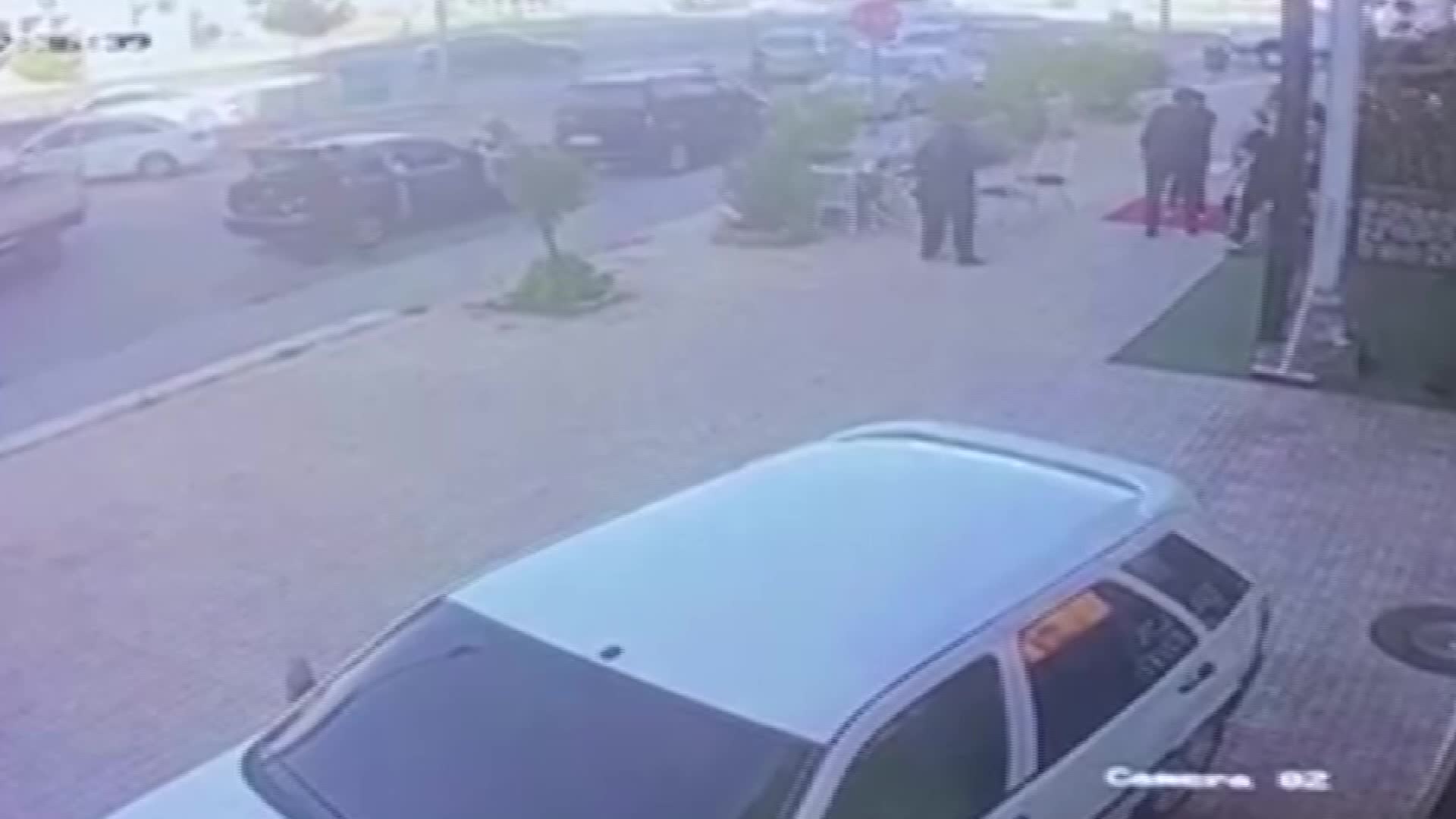 DAMADIN BABASI VE YAKINLARI, GELİNİN HAZIRLANDIĞI KUAFÖR SALONU ÇALIŞANLARINA SALDIRDI