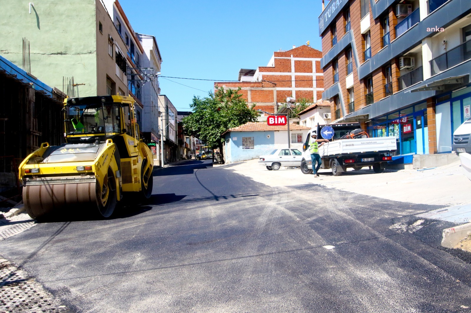BAYRAKLI'DA ASFALT SEFERBERLİĞİ