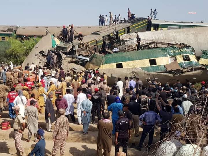 PAKİSTAN’DA TREN KAZASI: EN AZ 36 ÖLÜ VE ONLARCA YARALI