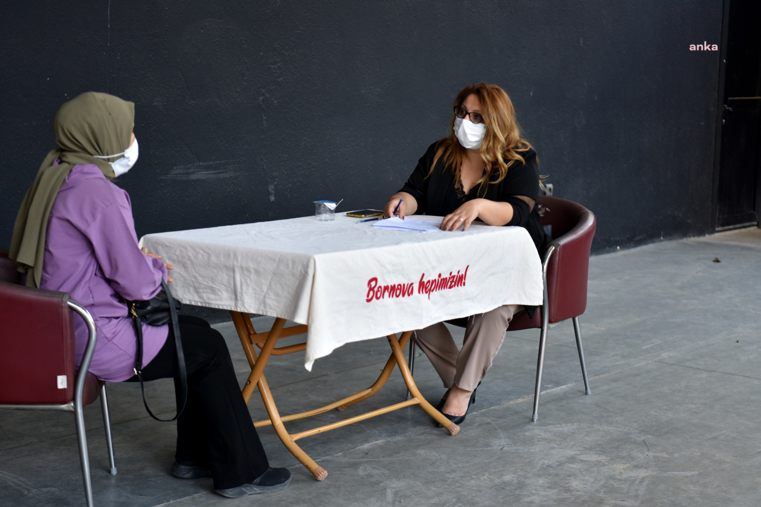 BORNOVA'DA BİN 800 KİŞİYE ALTIN BİLEZİK