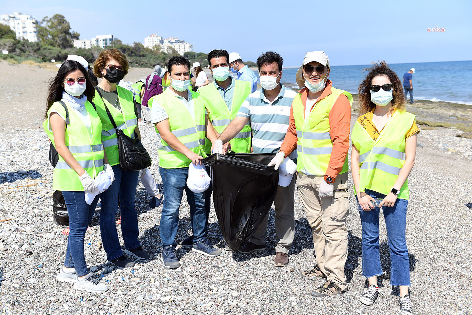 MERSİN BÜYÜKŞEHİR’DEN CARETTALAR İÇİN SAHİL TEMİZLİĞİ