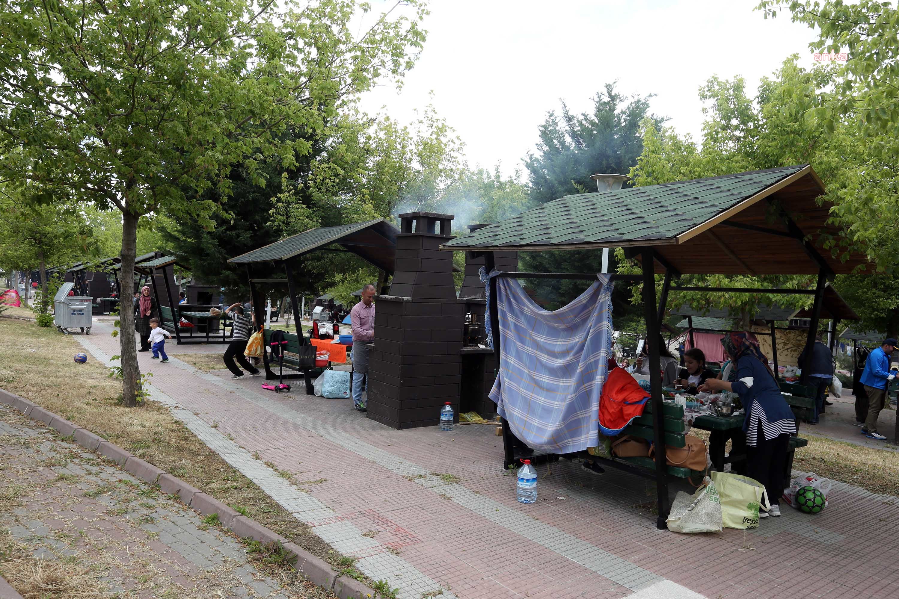 İLK SERBEST CUMARTESİDE YENİMAHALLE YAKACIK MESİRE ALANINA YOĞUN İLGİ OLDU