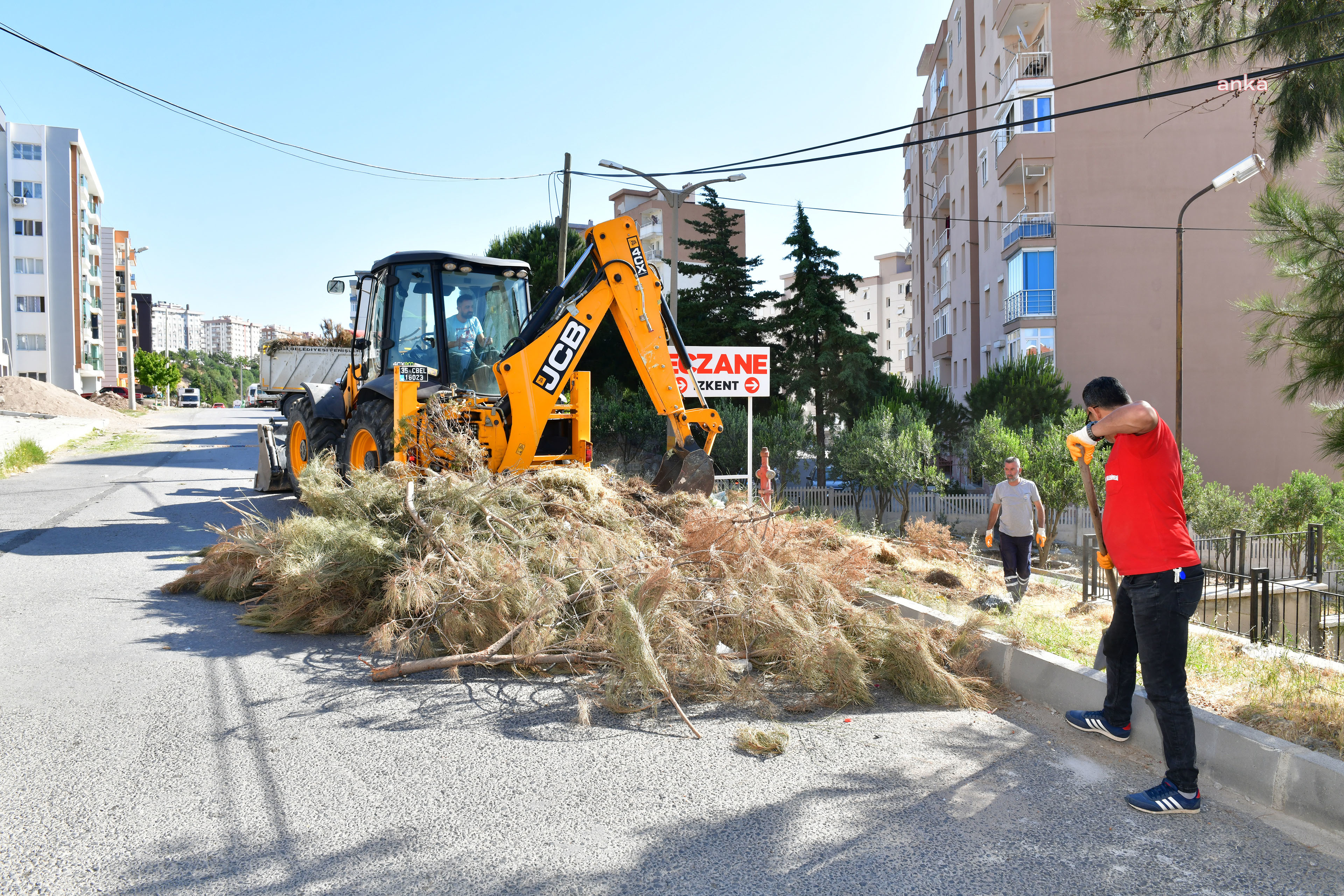 ÇİĞLİ’DE BÜYÜK TEMİZLİK TAMAMLANDI: 3 BİN TON MOLOZ VE 13 TON AMBALAJ ATIĞI TOPLANDI