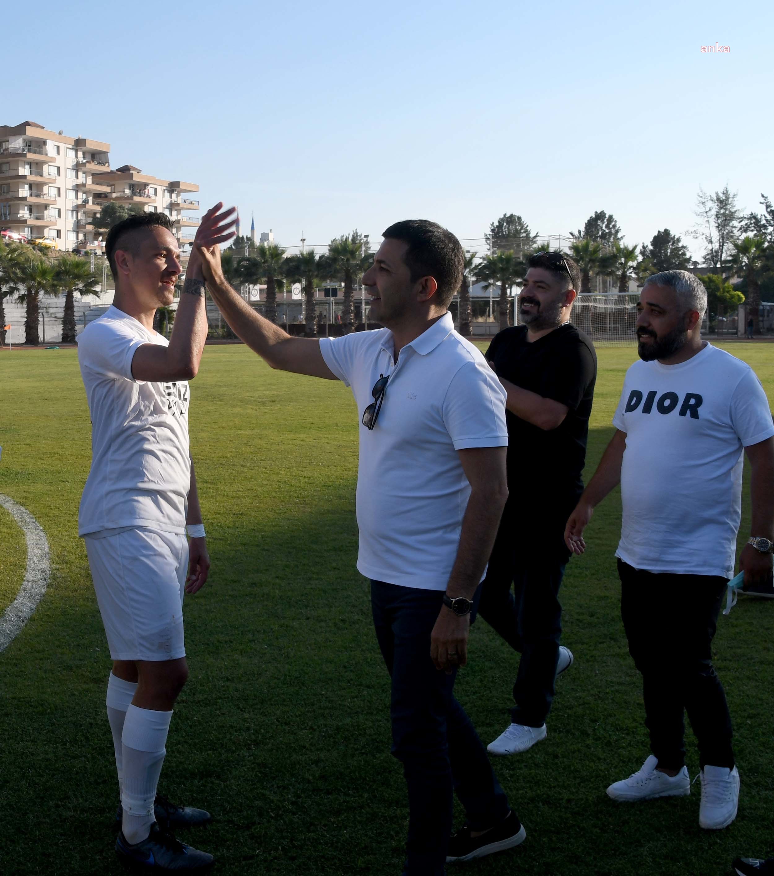 BELEDİYE BAŞKANI ÖMER GÜNEL KUŞADASI GENÇLİK SPOR'U YALNIZ BIRAKMADI