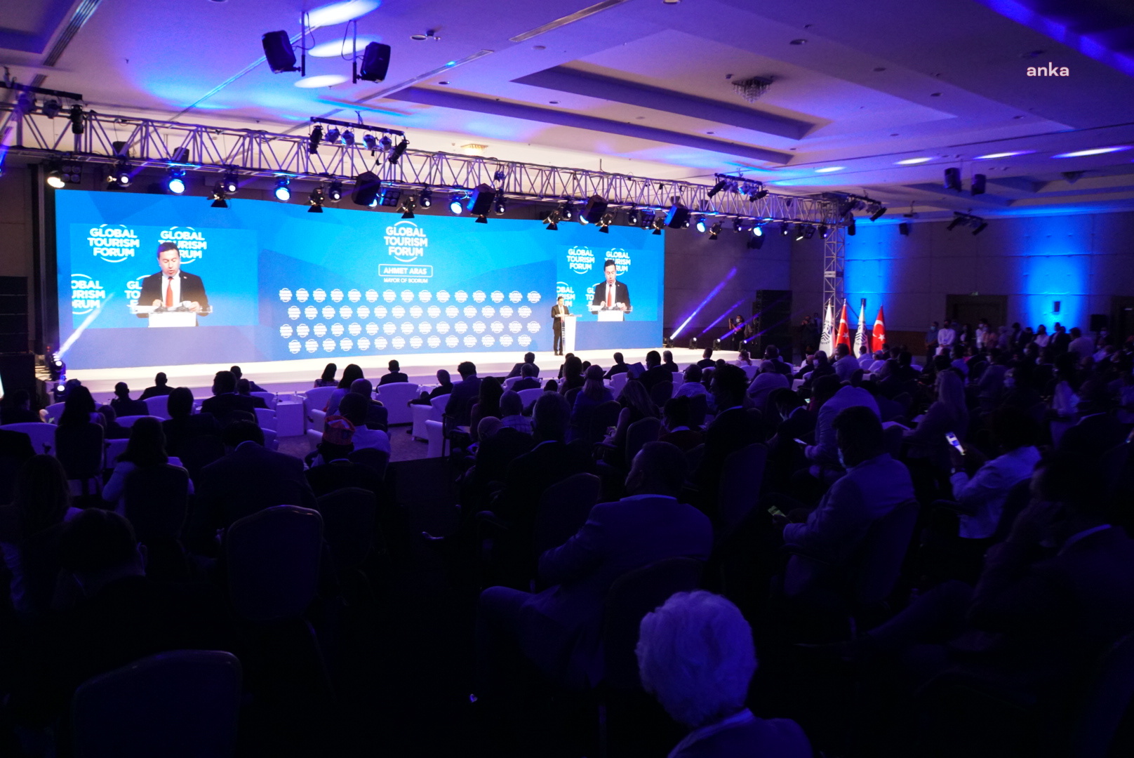 İNGİLTERE ESKİ BAŞBAKANI TONY BLAİR: TURİZMDEKİ DÜŞÜŞ NEDENİYLE 100 MİLYON İNSAN İŞSİZLİK RİSKİ ALTINDA