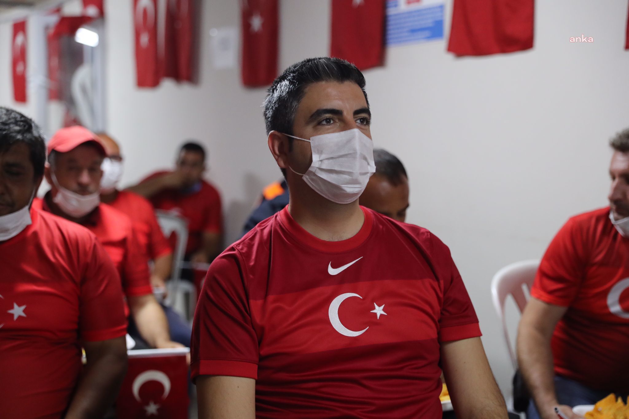 KARTAL BELEDİYE BAŞKANI GÖKHAN YÜKSEL, MİLLİ MAÇ COŞKUSUNU EMEKÇİLERLE PAYLAŞTI