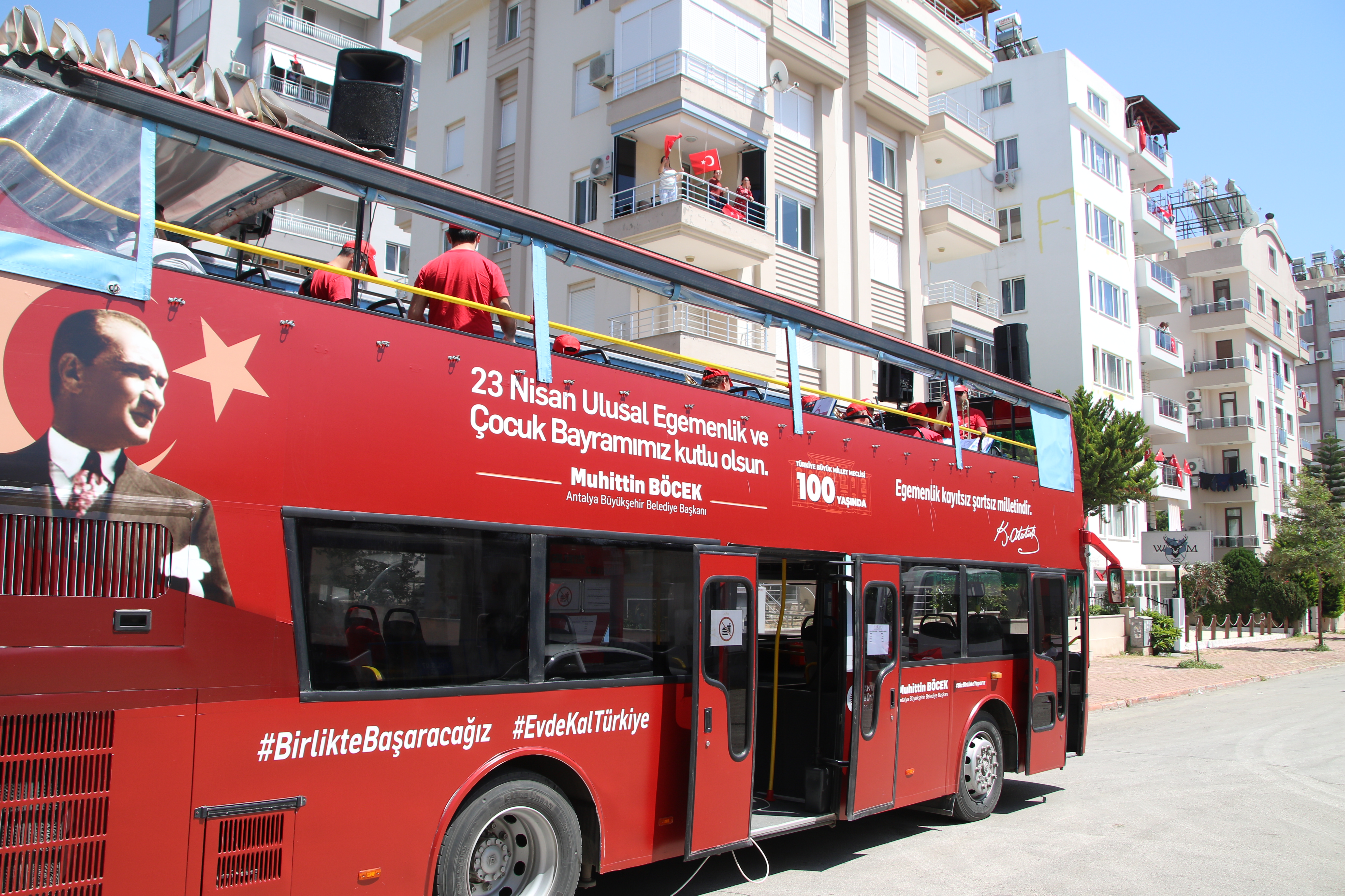 ANTALYA BÜYÜKŞEHİR BANDOSU, HAFTA SONU BÜYÜLEDİ