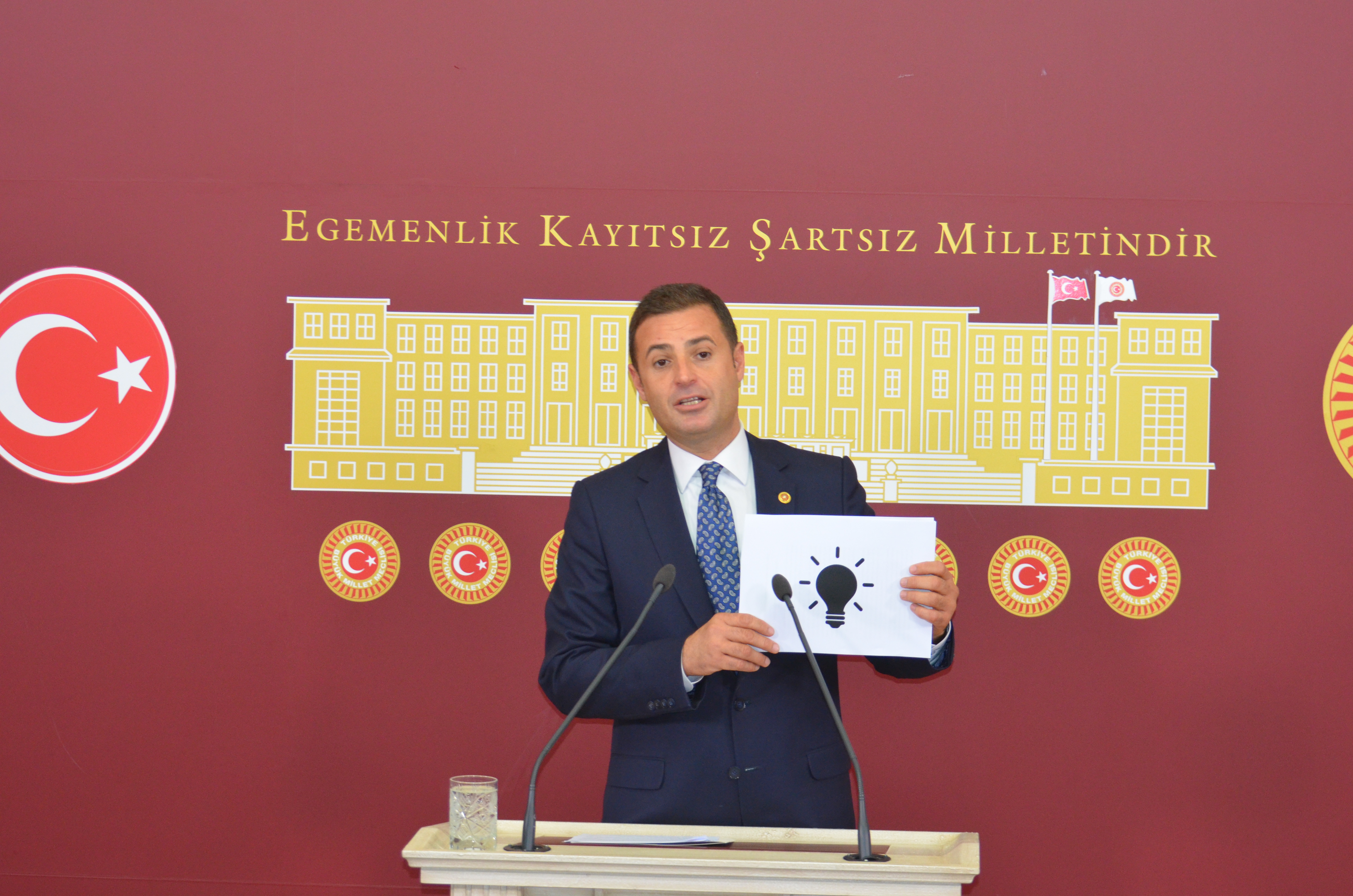 CHP’Lİ AKIN’DAN ELEKTRİK ŞİRKETLERİNE SUÇLAMA: “BU YAPILAN İNSANLIĞA SIĞMAZ”
