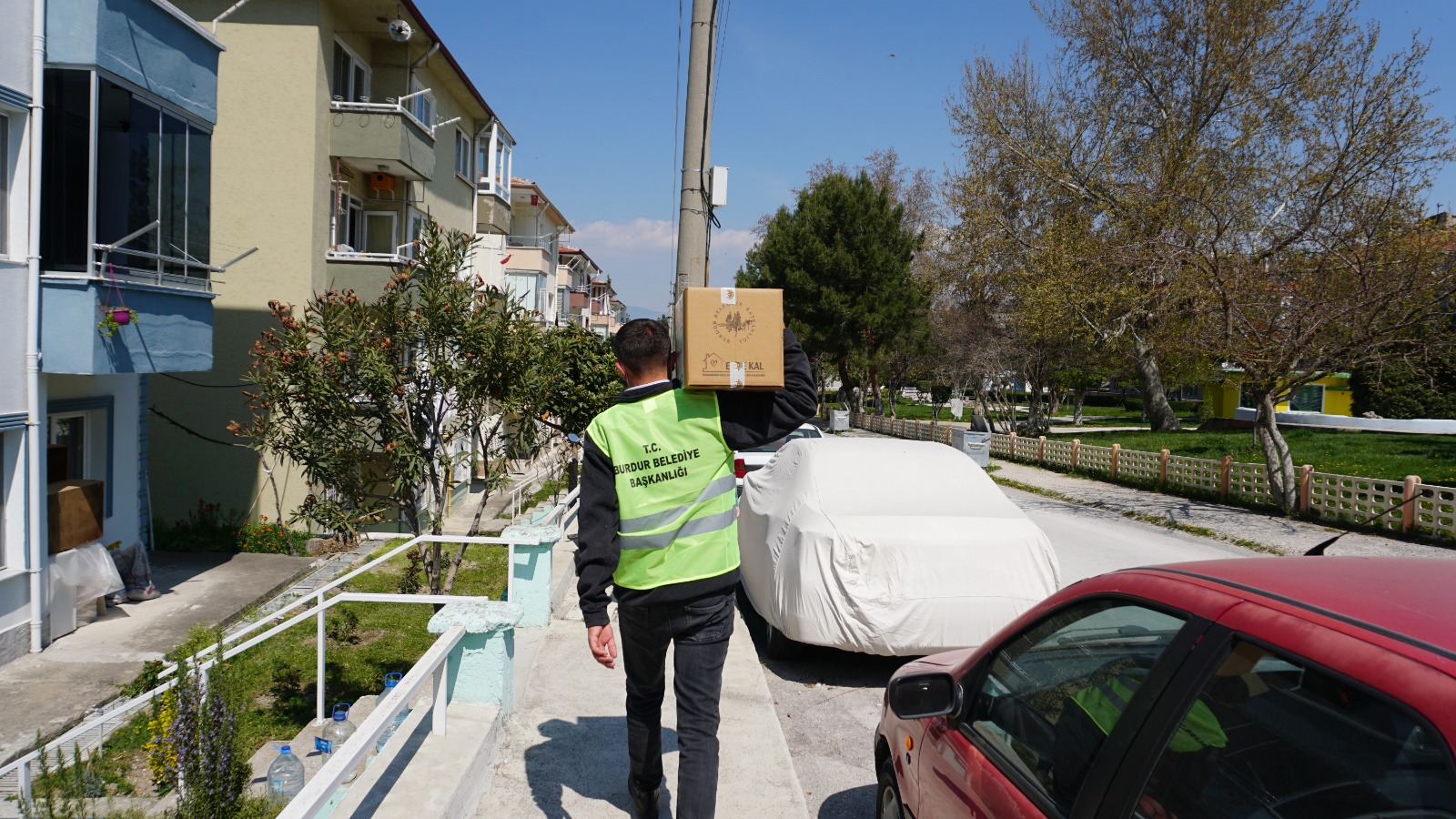 BURDUR BELEDİYESİ, RAMAZAN YARDIM KOLİLERİNİ VEFA GRUBUNA TESLİM ETTİ