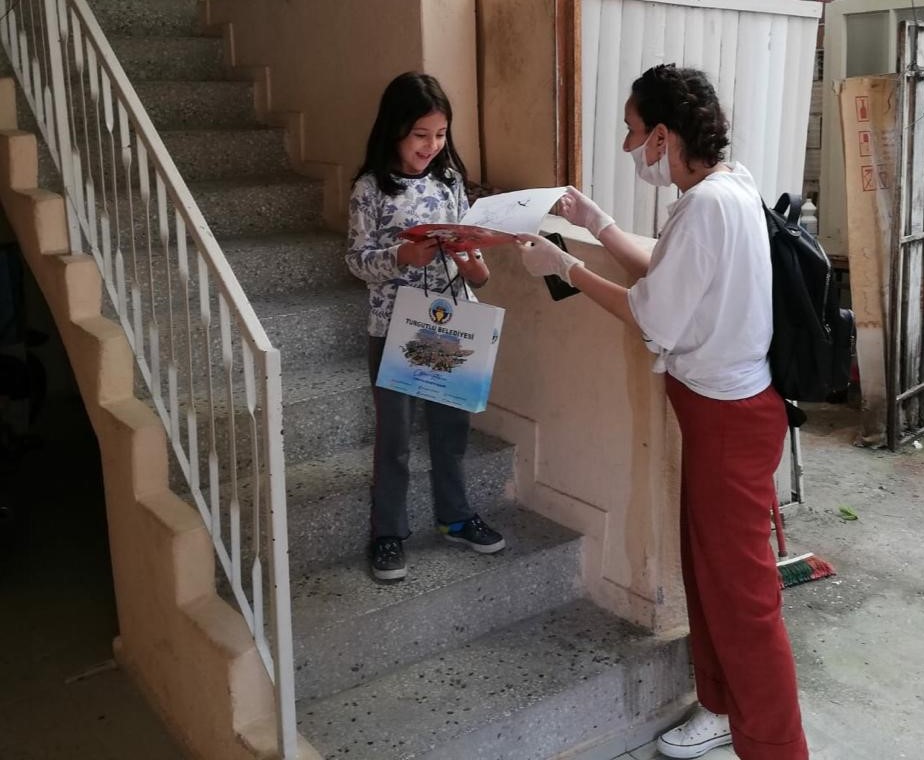 TURGUTLU'DA 750 KİTAP, ÇOCUK VE GENÇLERLE BULUŞTU