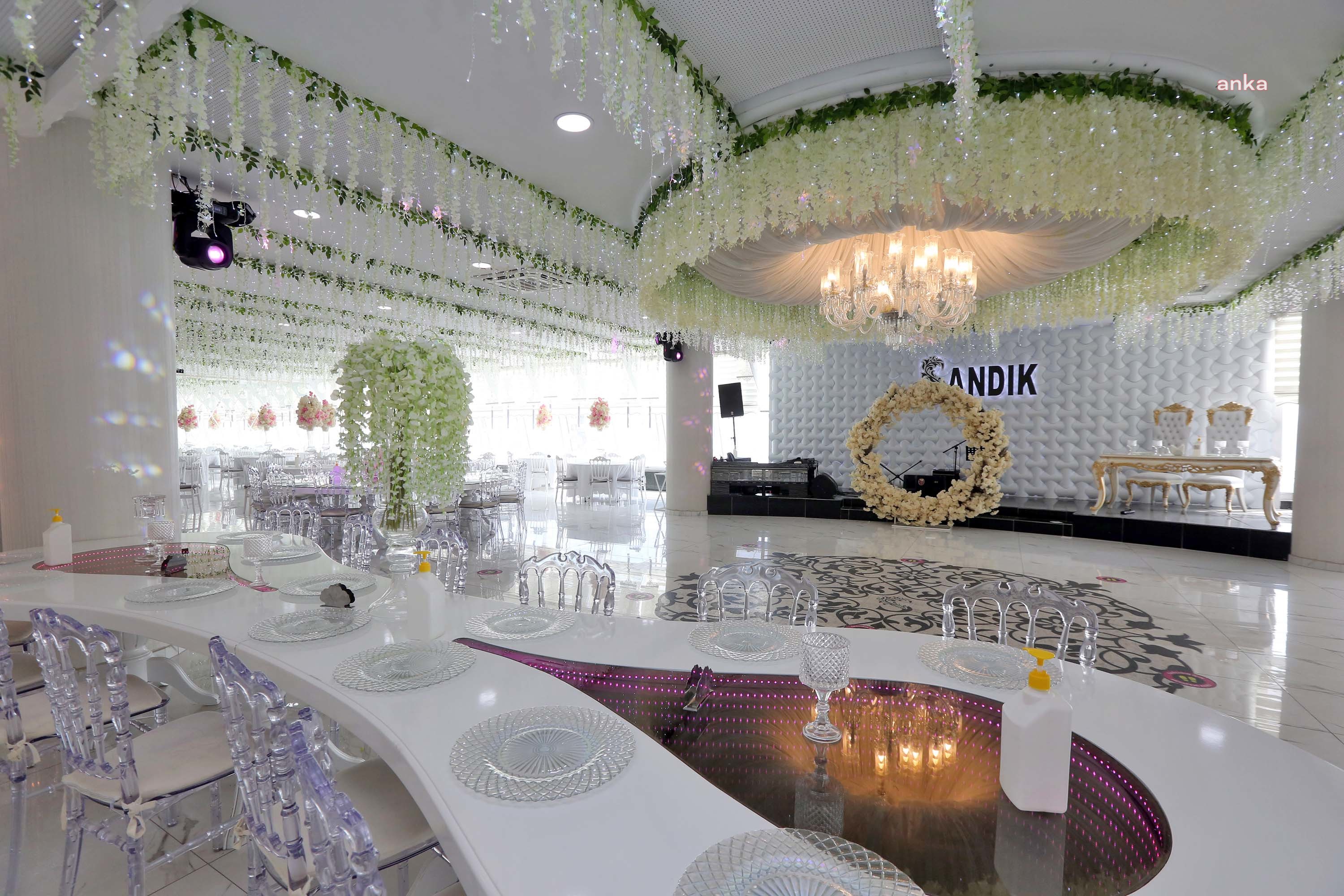 YENİMAHALLE’DE DÜĞÜN SALONLARI TEKRAR KAPILARINI AÇTI