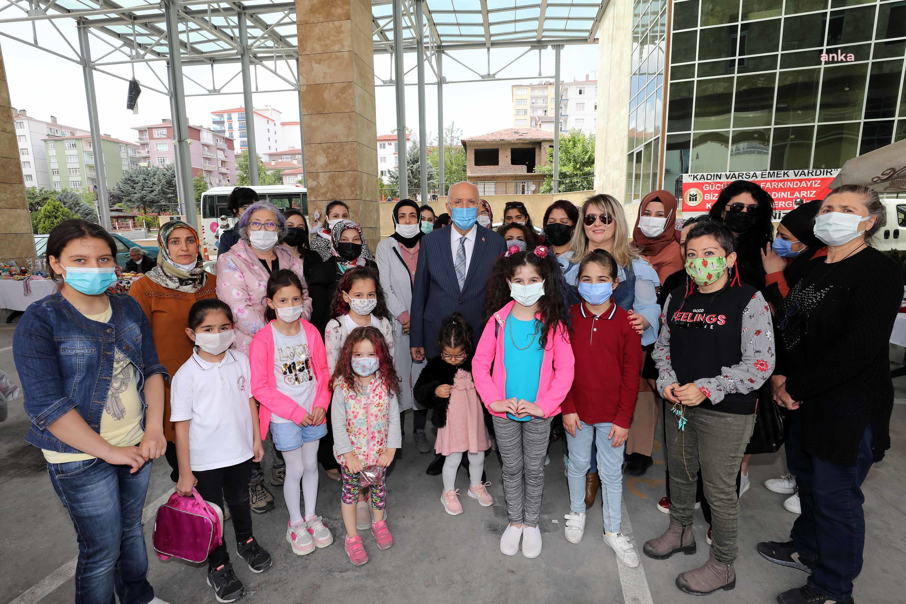 YENİMAHALLE BELEDİYE BAŞKANI YAŞAR, KADIN EMEĞİ SERGİSİ’Nİ GEZDİ