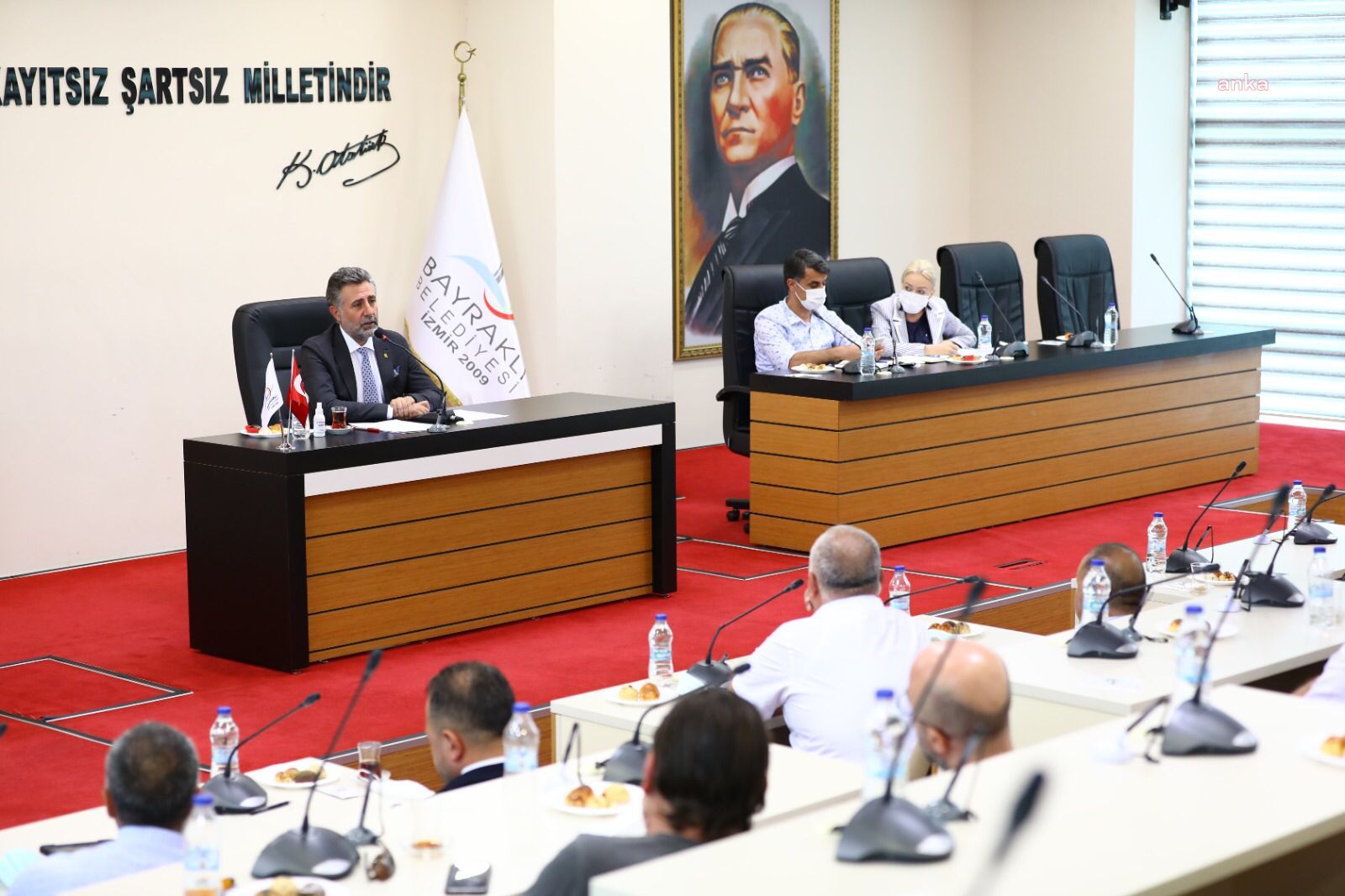 DEPREMZEDELER İÇİN BAYRAKLI BELEDİYE BAŞKANI SANDAL'A MÜTEAHHİTLERDEN TAM DESTEK