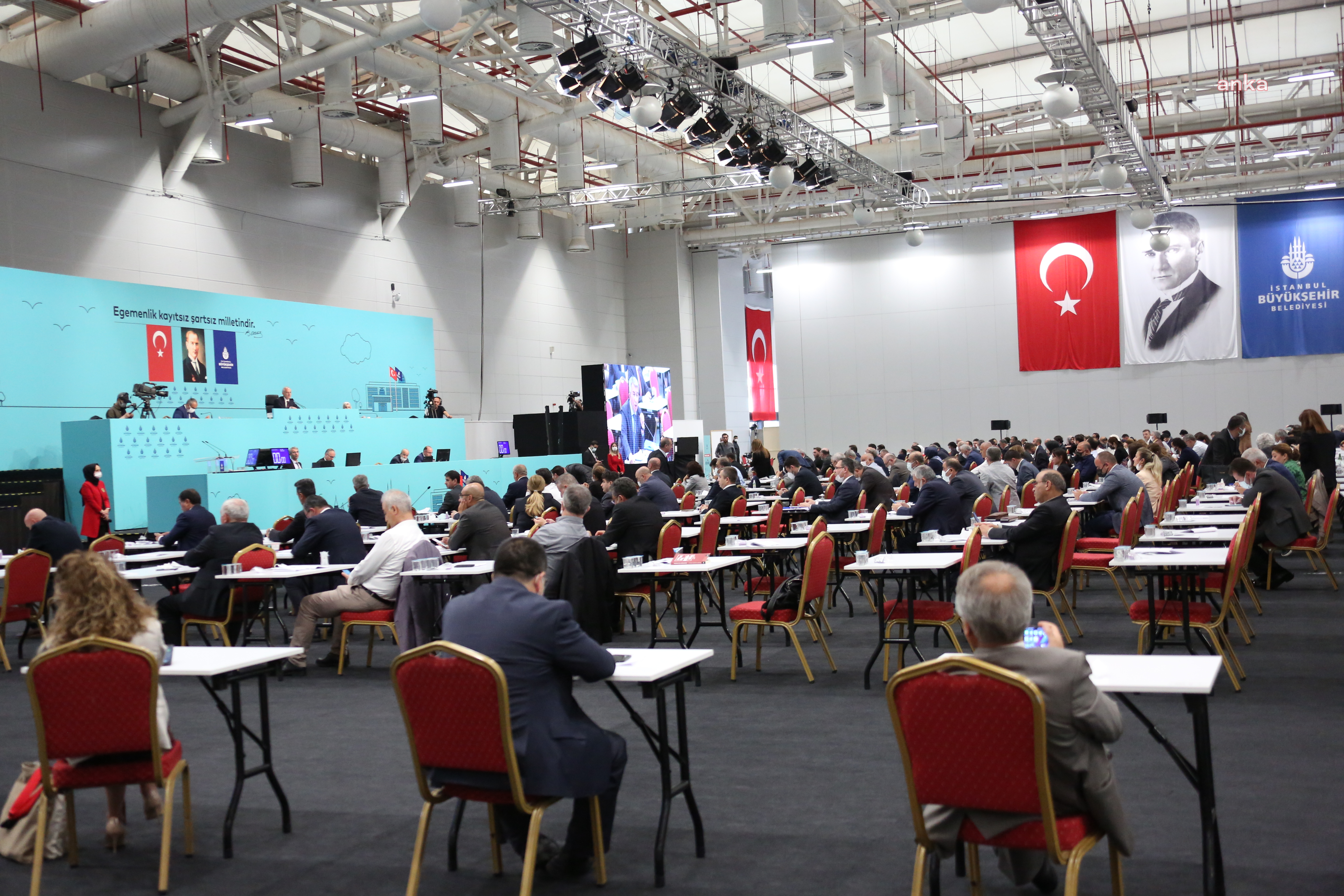 İMAMOĞLU'NUN VETO ETTİĞİ KARARLAR İBB MECLİSİ'NDE AKP-MHP OYLARIYLA YENİDEN KABUL EDİLDİ