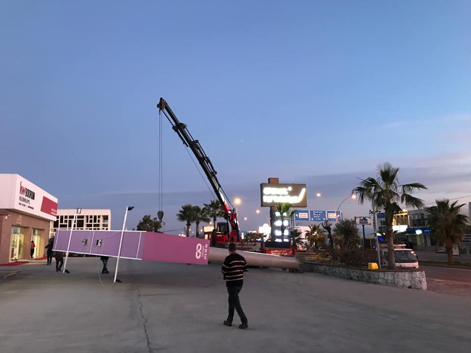 BODRUM'DA SÖKÜLEN TOTEM YERİNE ZEYTİN AĞACI DİKİLDİ