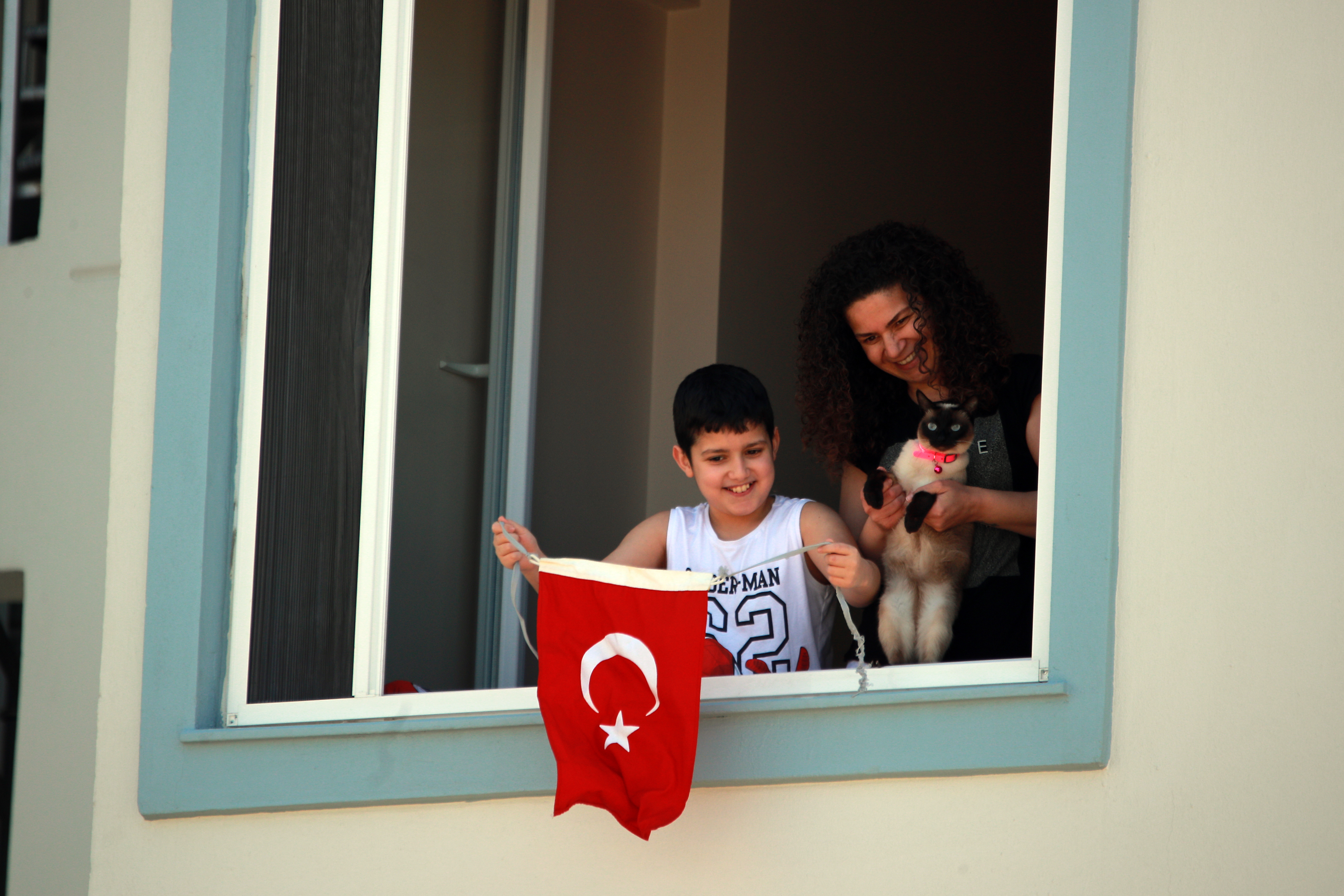 BÜYÜKŞEHİR BANDOSU, ANTALYA SOKAKLARINI ŞENLENDİRİYOR