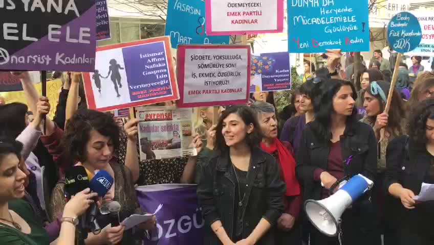 KADINLAR ANKARA'DA 8 MART'I  KUTLADI