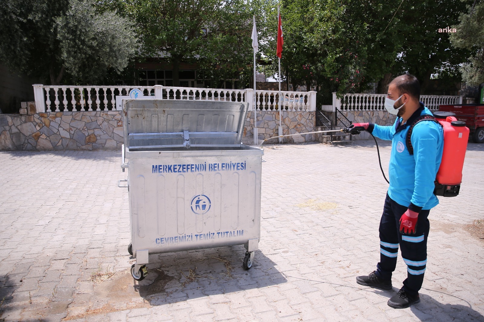 MERKEZEFENDİ BELEDİYESİ İLAÇLAMA ÇALIŞMASI YÜRÜTÜYOR