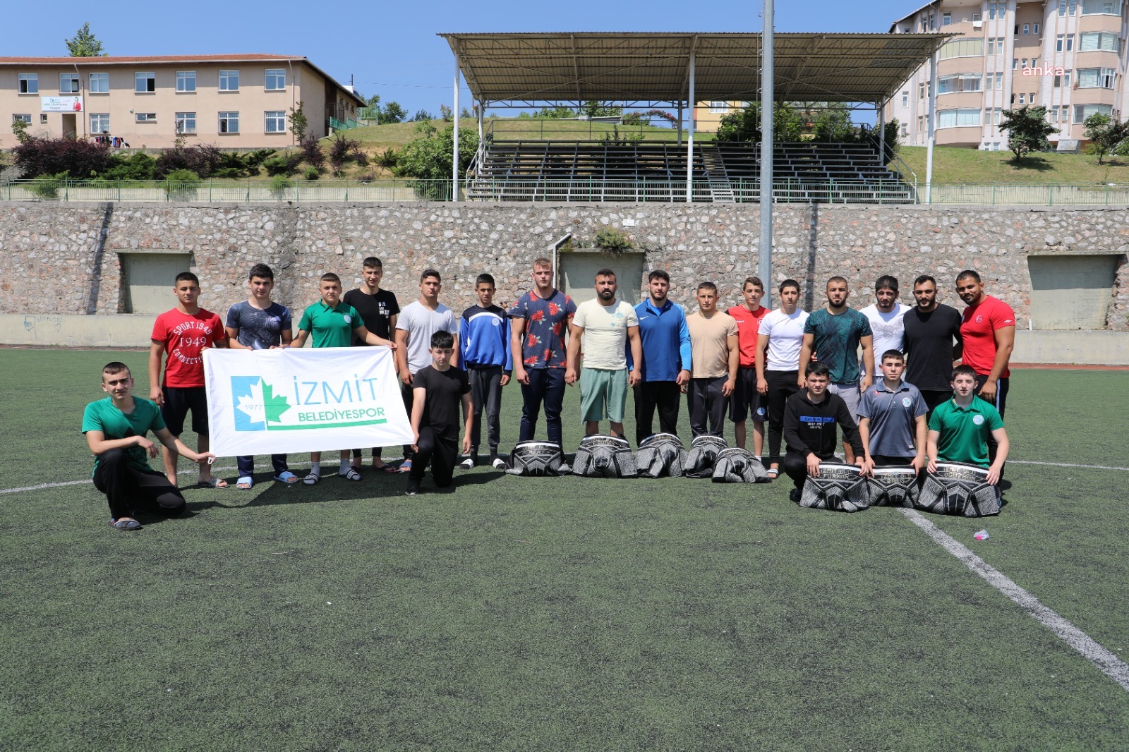 İZMİT BELEDİYESPORLU PEHLİVANLAR, KIRKPINAR İÇİN KAMPA GİRDİ