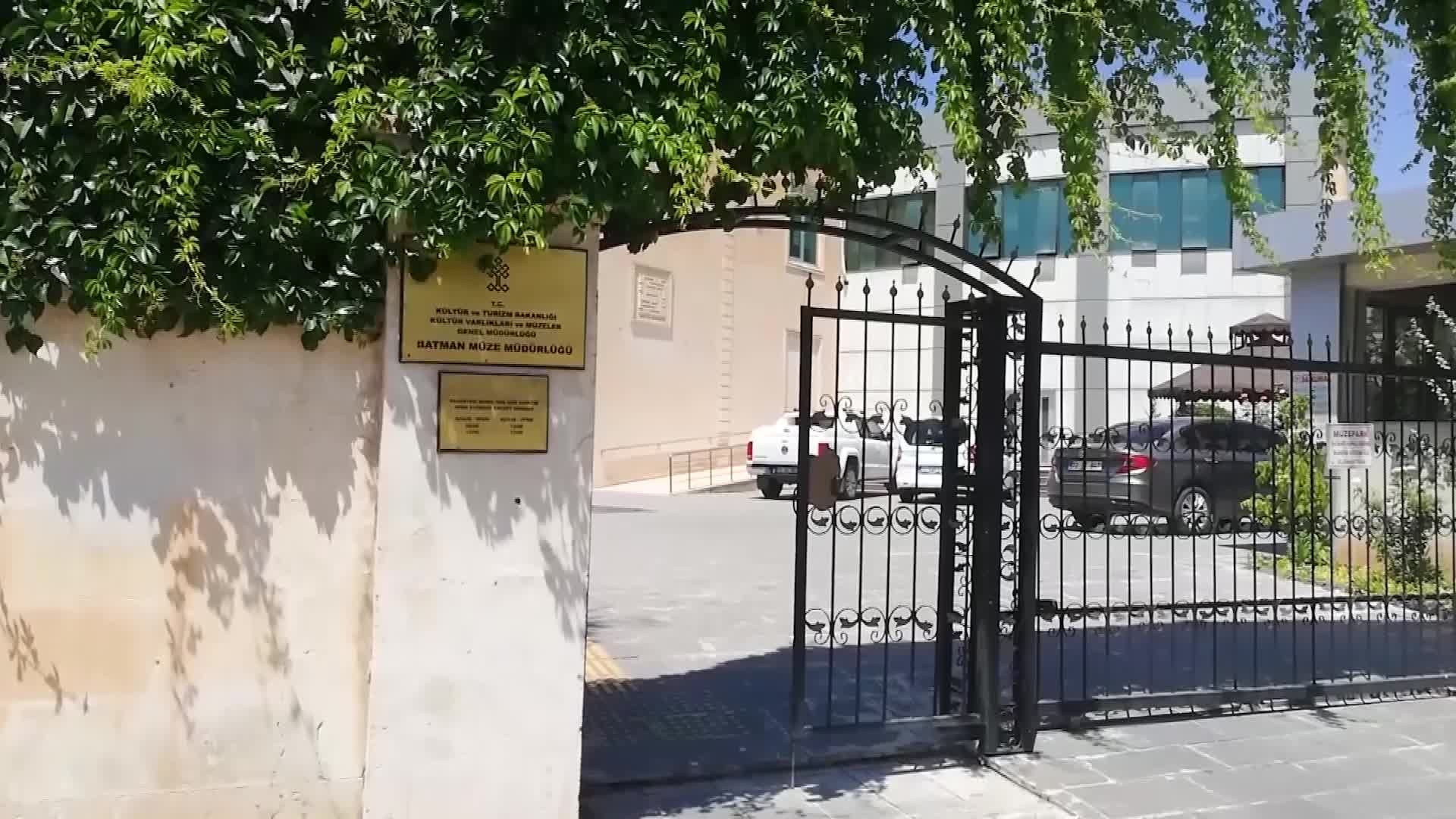 BATMAN VALİLİĞİ 16 ALTIN SİKKENİN KAYBOLDUĞUNU DOĞRULADI: "SORUŞTURMA BAKANLIK MÜFETTİŞLERİNCE ÇOK YÖNLÜ YÜRÜTÜLMEKTE"